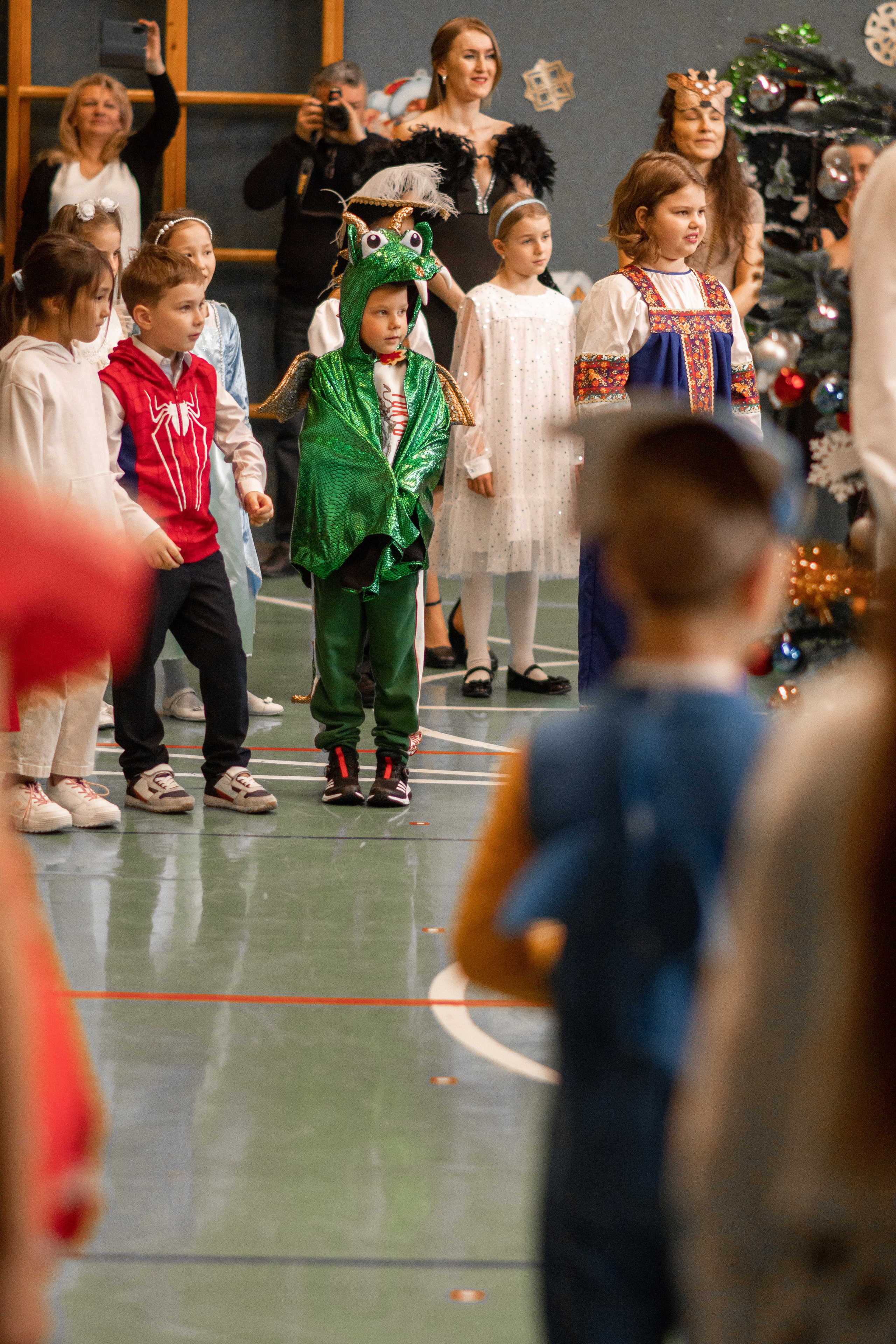Новогодний хоровод. Семейный и детский фотограф