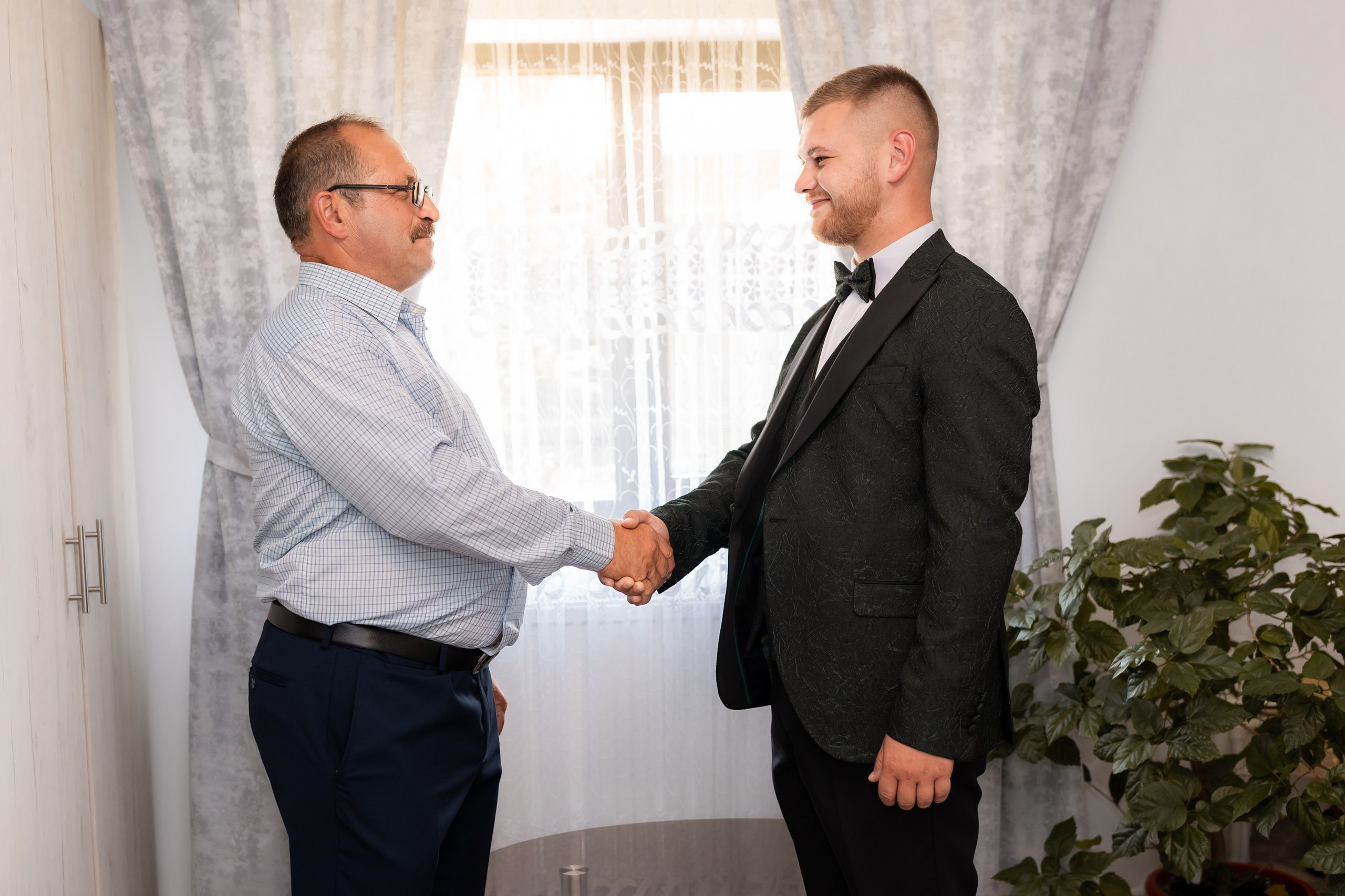 * fotograf stare civilă Siret* fotograf Bucovina* fotograf nuntă Suceava* fotograf Iași Botoșani* stare civilă tradițională* ie românească nuntă* AlinoFotoStudio* fotograf Andrei și Andreea- Alin Chirilă fotograf – stare civilă Siret, Suceava, Andrei și Andreea în ie tradițională, poveste spusă prin fotografiefotograf stare civilă Siret Suceava Alin Chirilă – miri îmbrăcați în costum tradițional bucovineanAlin Chirilă fotograf nuntă Siret Suceava – stare civilă autentică în Bucovina, emoții realefotograf Siret Suceava Alin Chirilă – Andrei și Andreea la starea civilă în ie tradiționalăstare civilă Siret fotograf Alin Chirilă – cadre naturale cu miri în costum popular din Bucovinafotograf nuntă Siret Suceava Alin Chirilă – povestitor prin fotografie, moment emoționant la starea civilăAlin Chirilă fotograf stare civilă Siret – iubire autentică surprinsă în stil documentarfotograf Bucovina Siret Alin Chirilă – stare civilă în ie tradițională, cadre pline de emoțieAlin Chirilă fotograf Suceava – Andrei și Andreea spun DA la starea civilă în Siretfotograf stare civilă Suceava Siret Alin Chirilă – poveste de iubire în stil tradițional românesc - Alin Chirilă fotograf profesionist, AlinoFotoStudio, fotograf evenimente Siret, Suceava County, Iași, Bacău County, Botoșani, Neamț County, fotograf nunți, botezuri, cununii civile, portrete și momente autentice surprinse elegant.- Alin Chirilă surprinde momente elegante de nuntă și evenimente speciale prin AlinoFotoStudio, fotograf disponibil în Siret, Suceava County, Iași, Bacău County, Botoșani și Neamț County, specializat în nunți, botezuri și cununii civile. - Alin Chirilă fotograf profesionist, AlinoFotoStudio, fotograf nuntă și evenimente în Siret, Suceava, Iași, Bacău, Botoșani și Piatra Neamț, fotograf nunți, botezuri, cununie civilă, ședințe foto, trash the dress, logodnă, familie, portrete și fotografii autentice. - AlinoFotoStudio by Alin Chirilă, fotograf evenimente premium în Suceava County, Iași County, Bacău County, Botoșani County și Neamț County, fotograf de familie, fotograf ceremonii religioase, petreceri și momente emoționante. - Alin Chirilă fotograf, povestitor prin fotografie, servicii foto profesionale pentru mireasă, mire, pregătiri nuntă, biserică, restaurant, valsul mirilor, tradiții românești și amintiri de neuitat în Moldova.