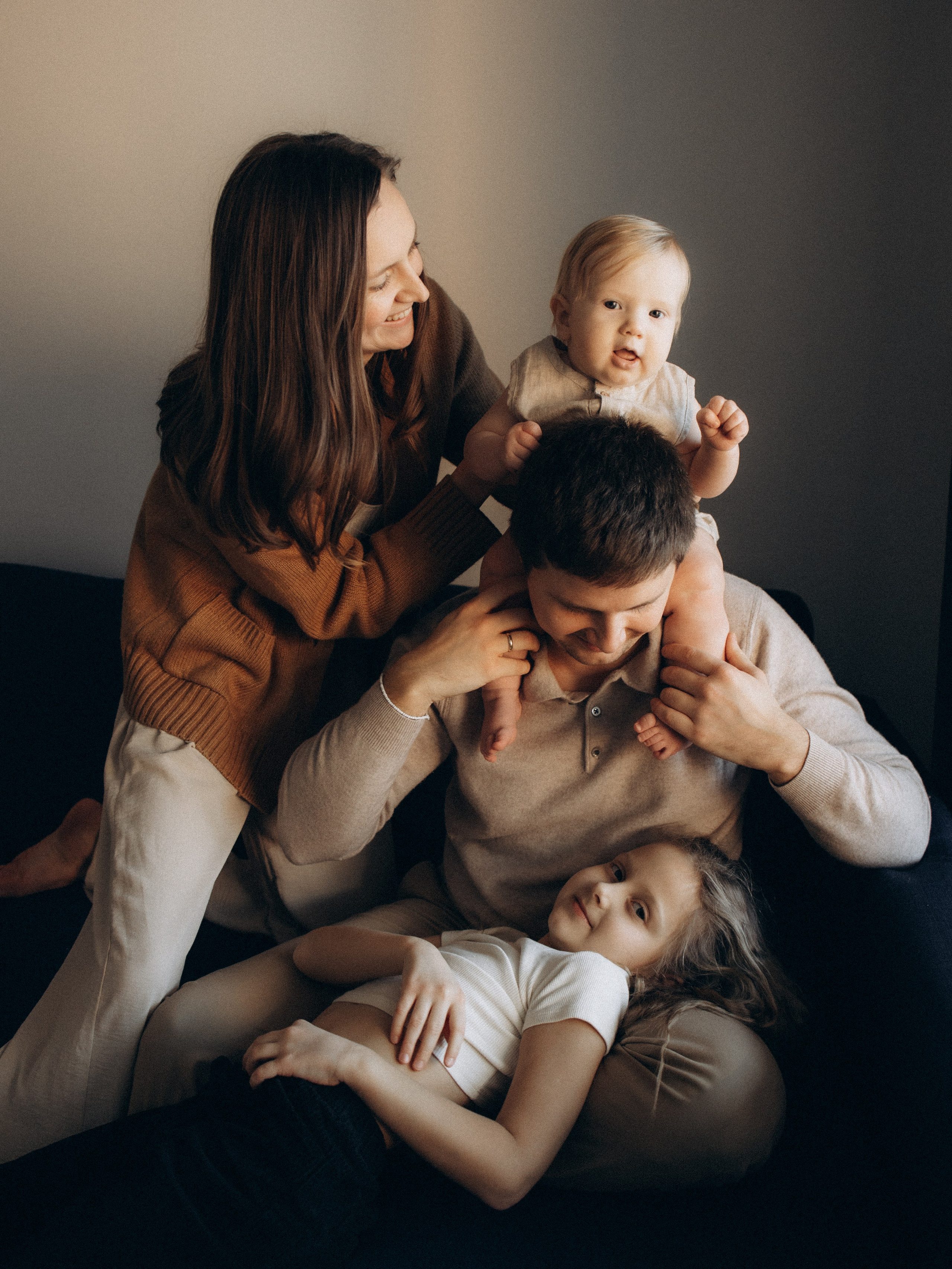 Victoria’s family. Kristina, portrait and family photographer in Helsinki