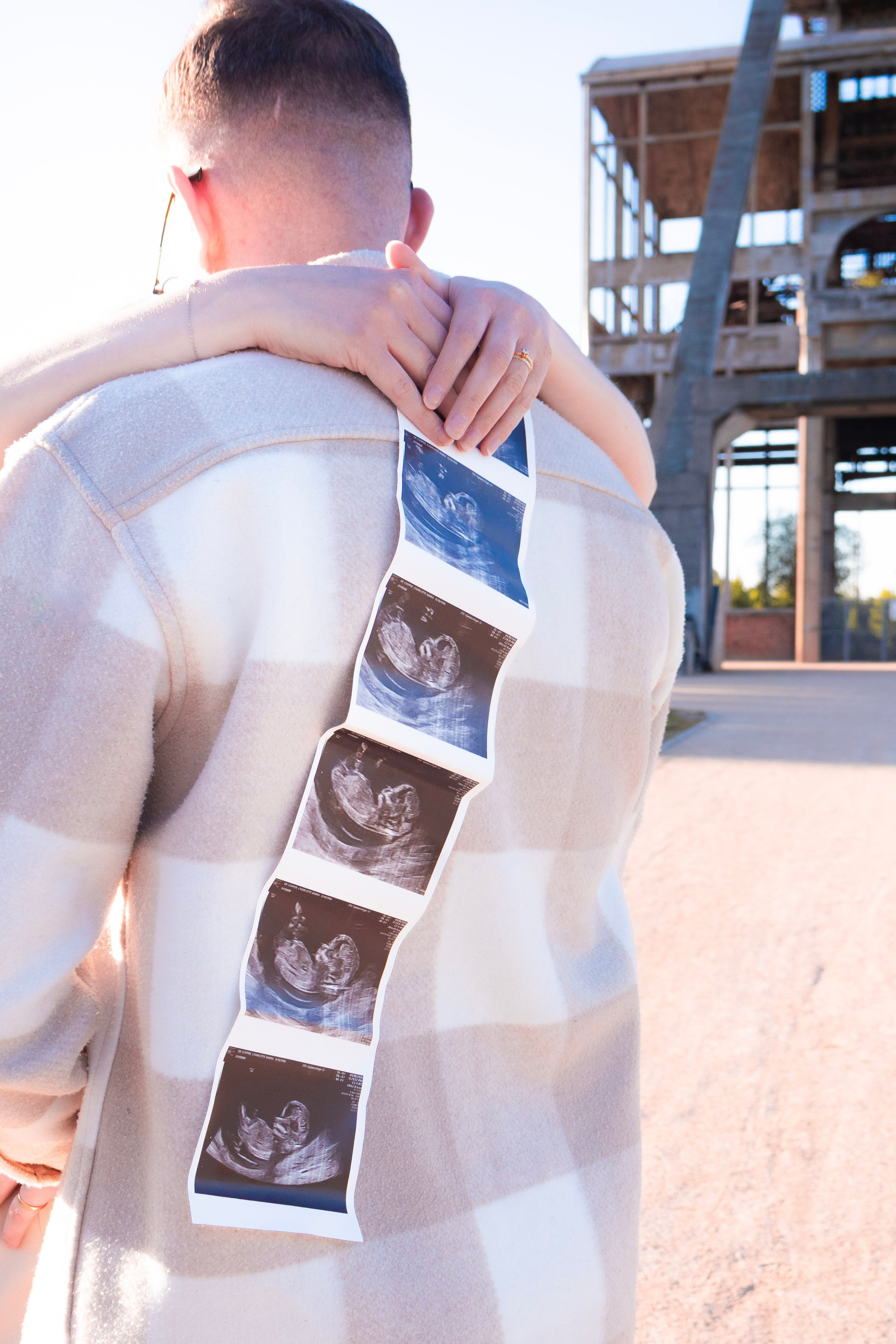 Zwangerschapsaankondiging. Zwangerschapsfotografie, newborn, gezinnen, branding, liefde én geboortefotografie