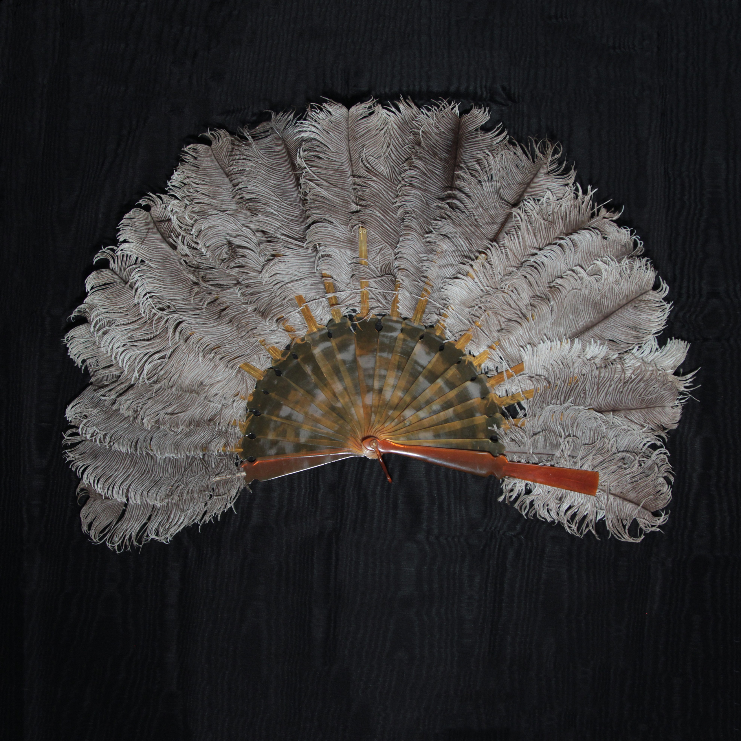 Featherfan. Современнные и актикварные украшения в Барселоне, Москве и Санкт-Петербурге