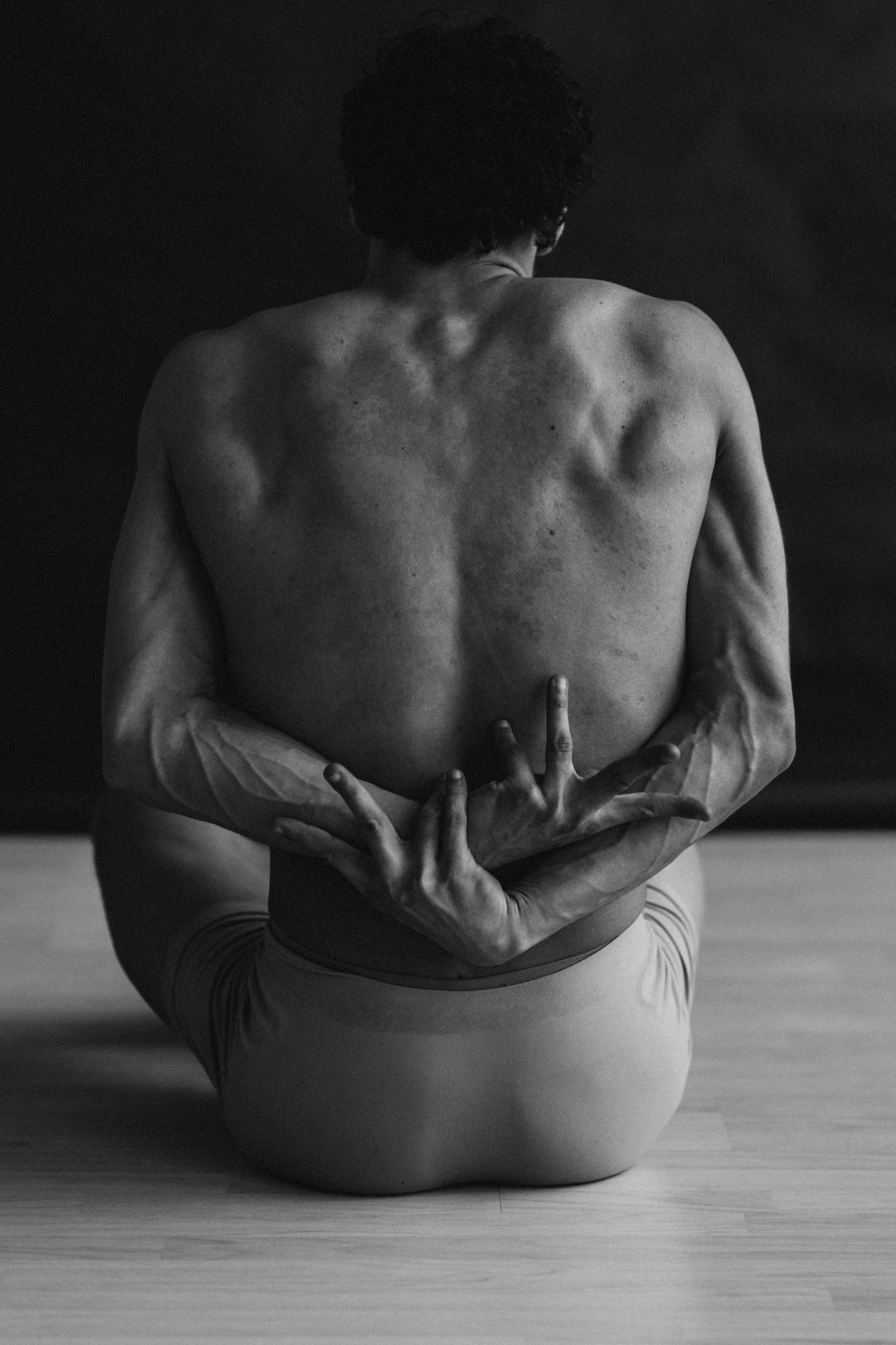 DANCERS. Victoria Olonen – Cinematic Portrait Artist | Helsinki & Europe