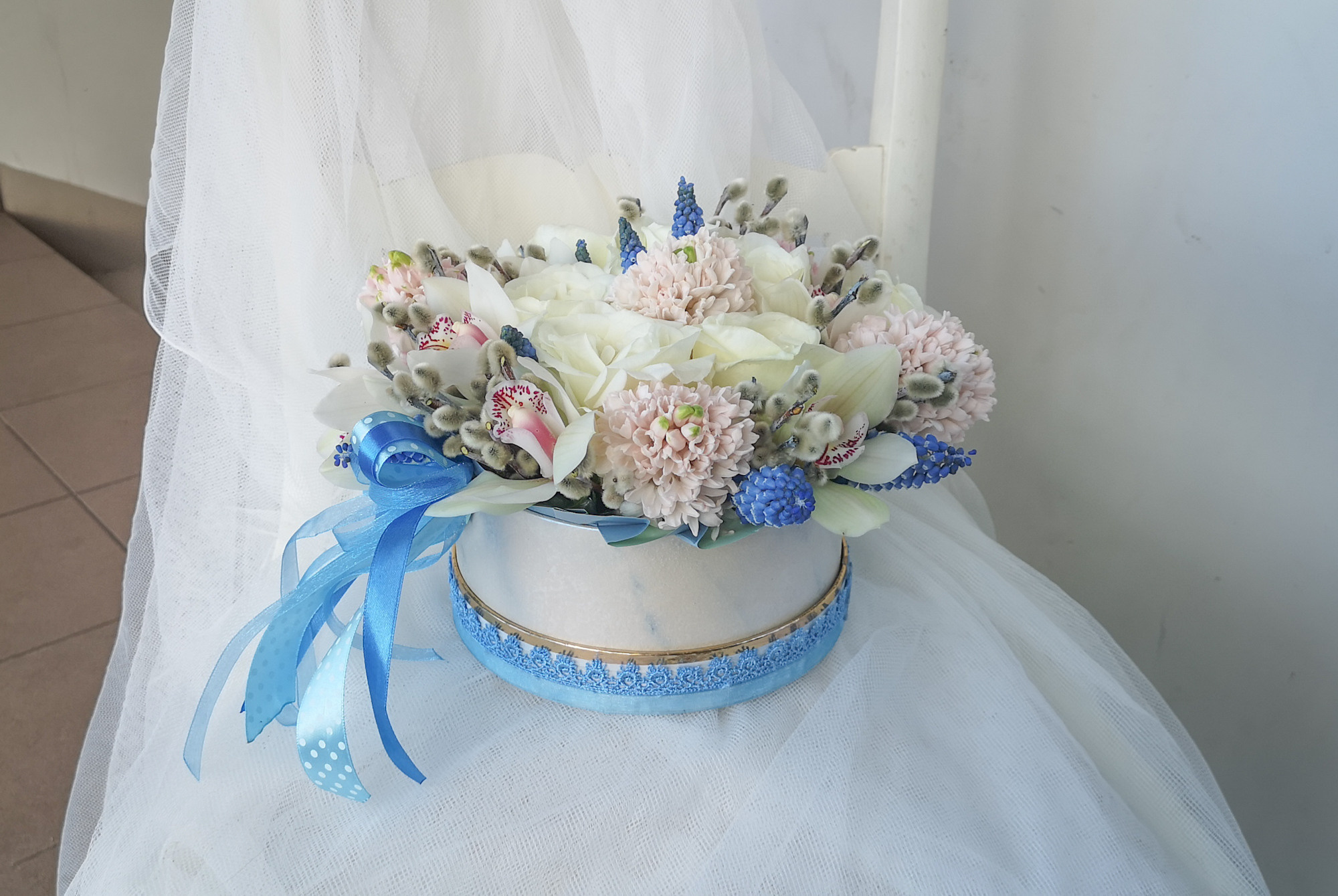 Ziedu pušķi kastē. Event design, decoration, floristry, gift, Irina Novika, Riga, Latvia