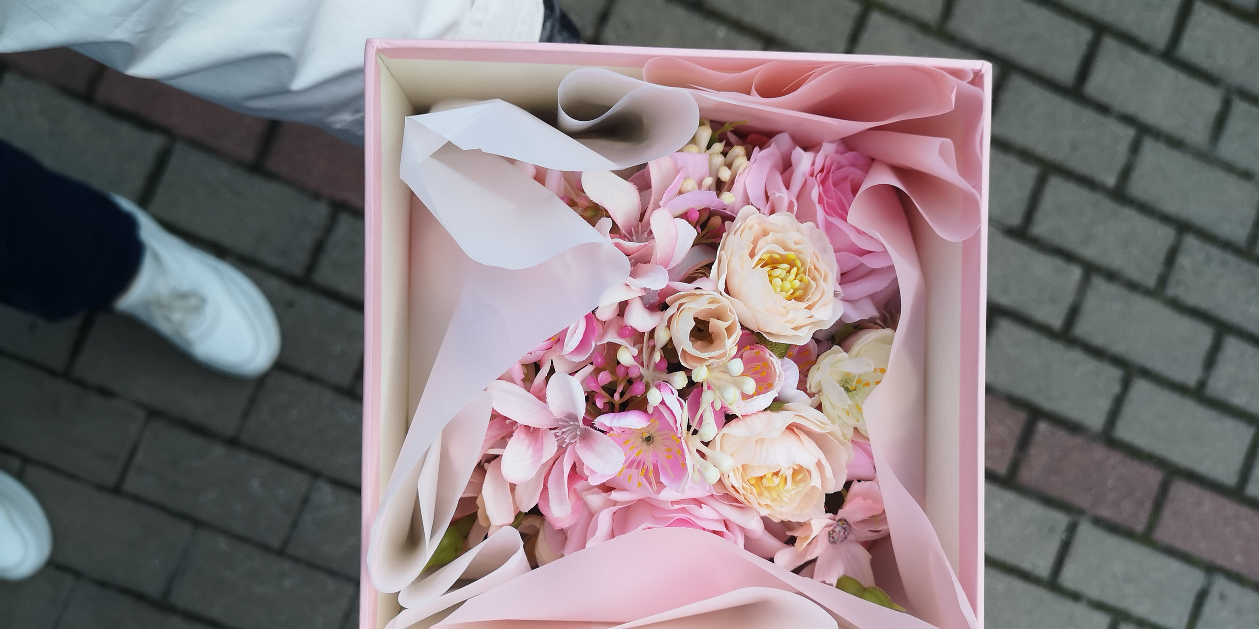 Ziedu pušķi kastē. Event design, decoration, floristry, gift, Irina Novika, Riga, Latvia