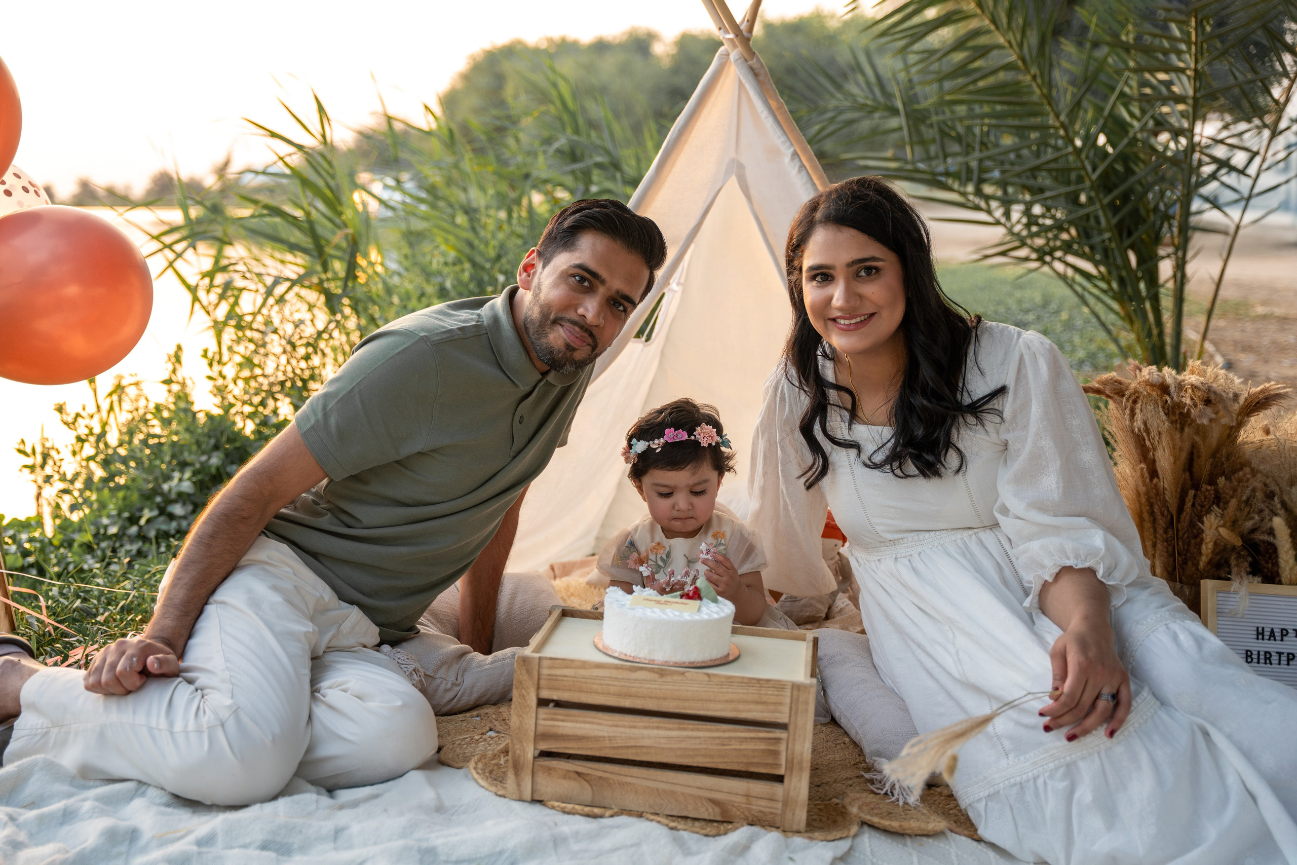 Cake smash and happy time. Angela Iakovleva — Family Photographer in Dubai