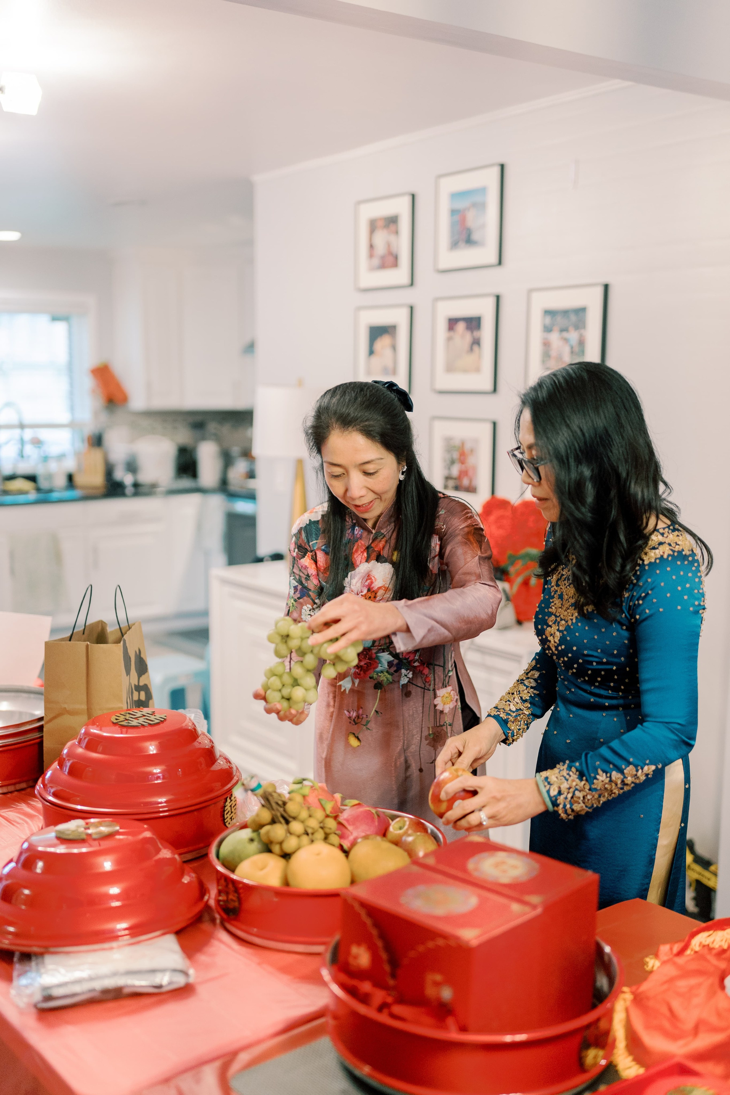 Vietnamese Tea Ceremony. Bellevue, WA. July 2024. EVAN ARISTOV WEDDING PHOTOGRAPHY — Seattle Wedding Photographer