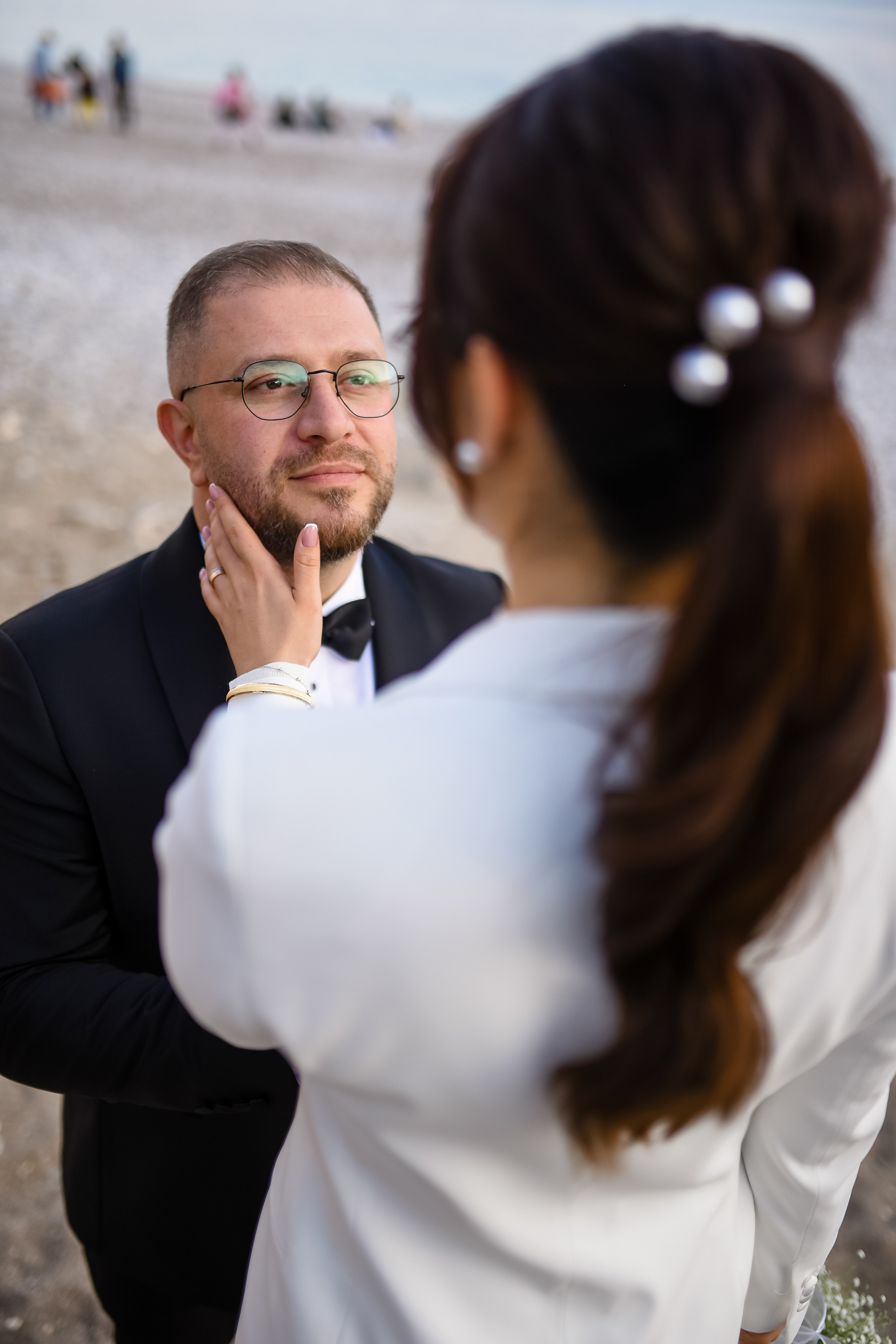 Свадьба в Анталии — это море, свет, любовь и свобода. Я свадебный фотограф в Анталии, снимаю живые свадебные истории, полные эмоций, нежности и движения. Фотосессии на побережье, в отелях и красивых локациях Турции для пар, которые хотят сохранить настоящие чувства.