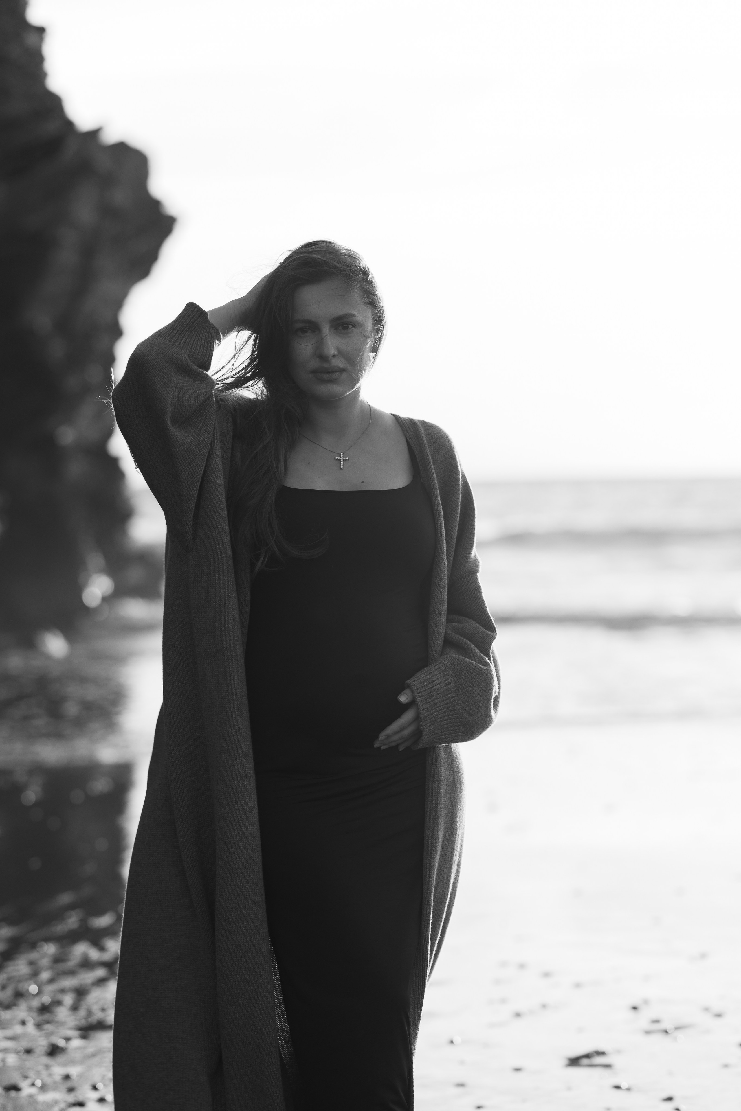 Sunset maternity photoshoot. Annah Louwagie — Lifestyle photographer for couples, families & brands | France & worldwide