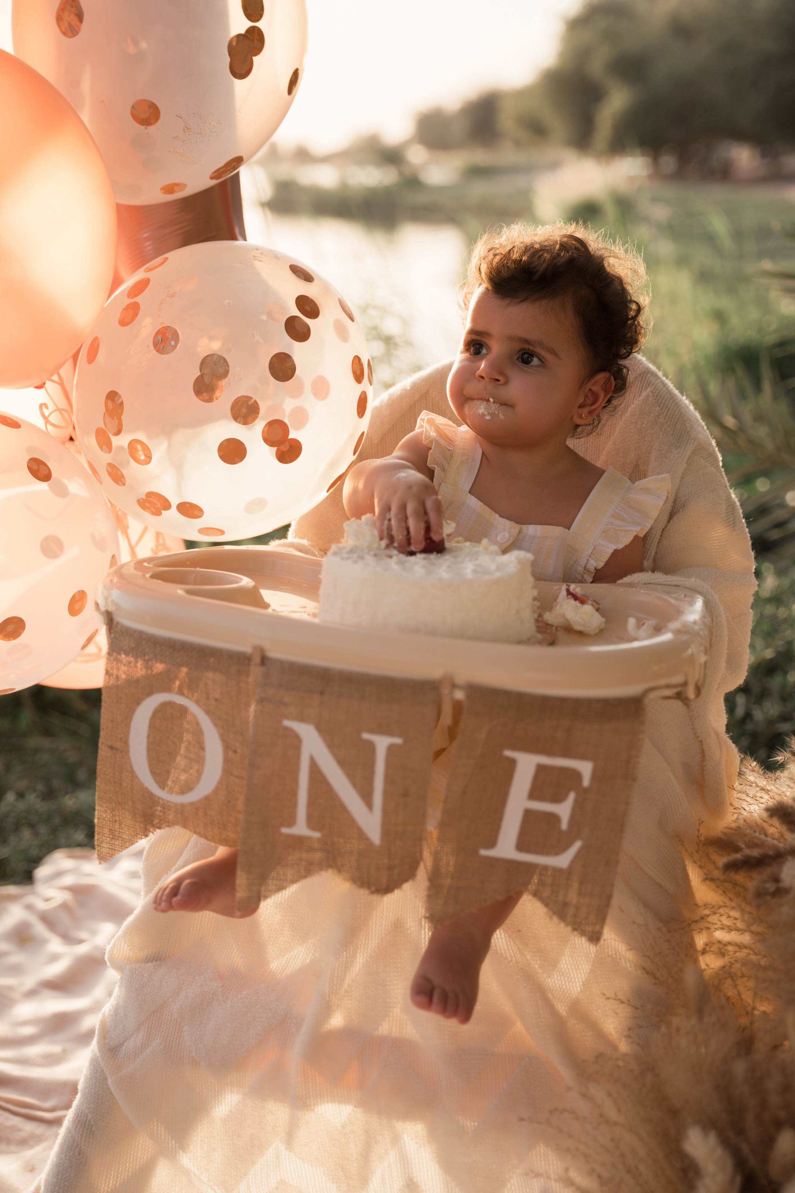 Family fun and cake crush. Angela Iakovleva — Family Photographer in Dubai