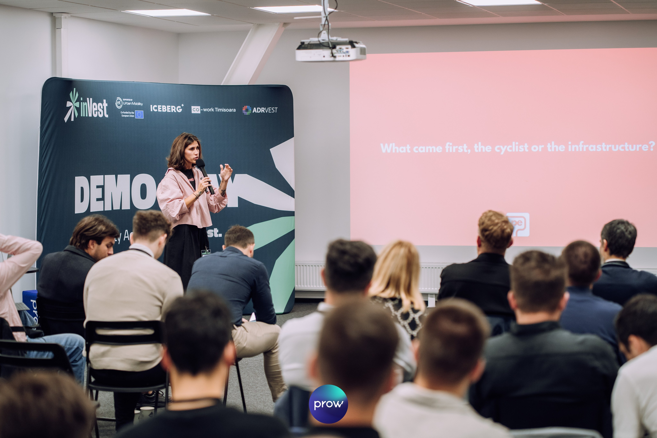InVest DemoDay @ Cowork. Cozac Cristian Photographer
