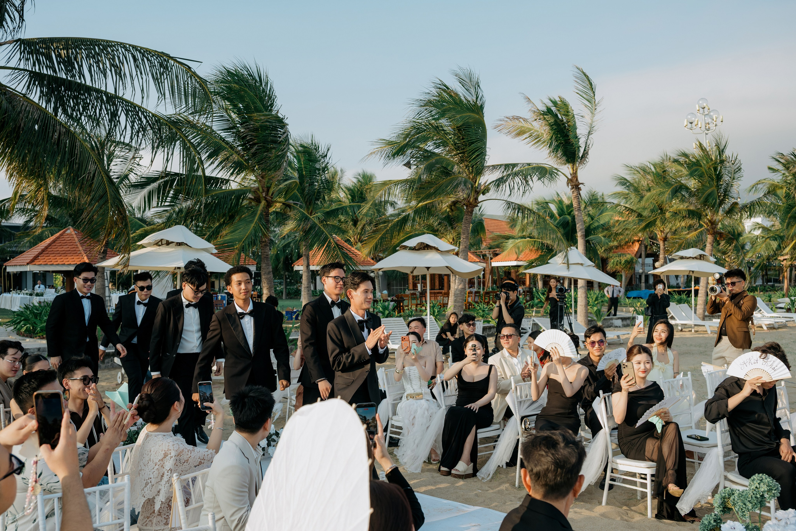 DIEU & THINH/Destination Wedding. Nhiếp ảnh gia đám cưới hàng đầu tại Thành Phố Hồ Chí Minh