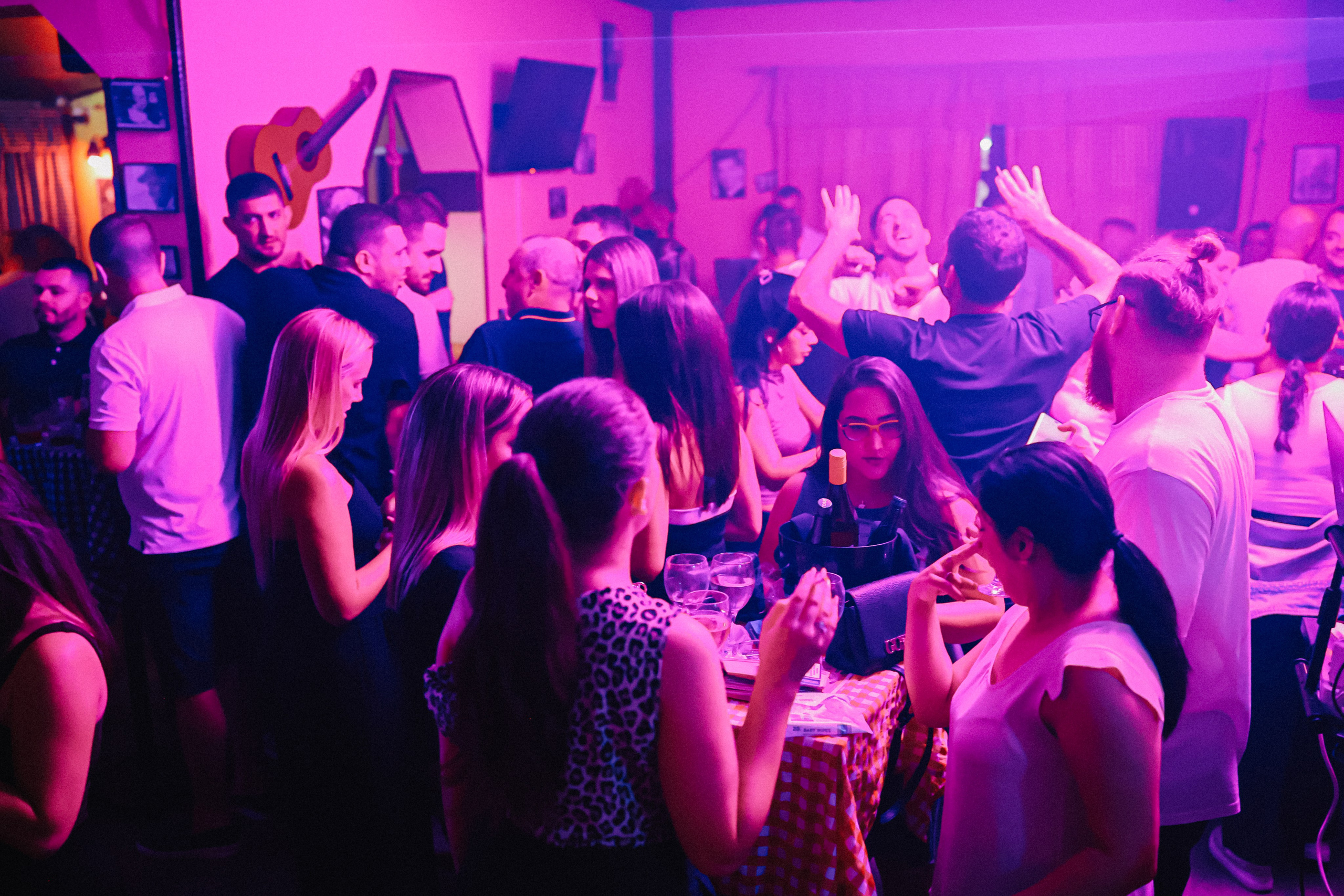Zurke 90tih — Kafana Gradska Biblioteka. Foto Simic Jagodina