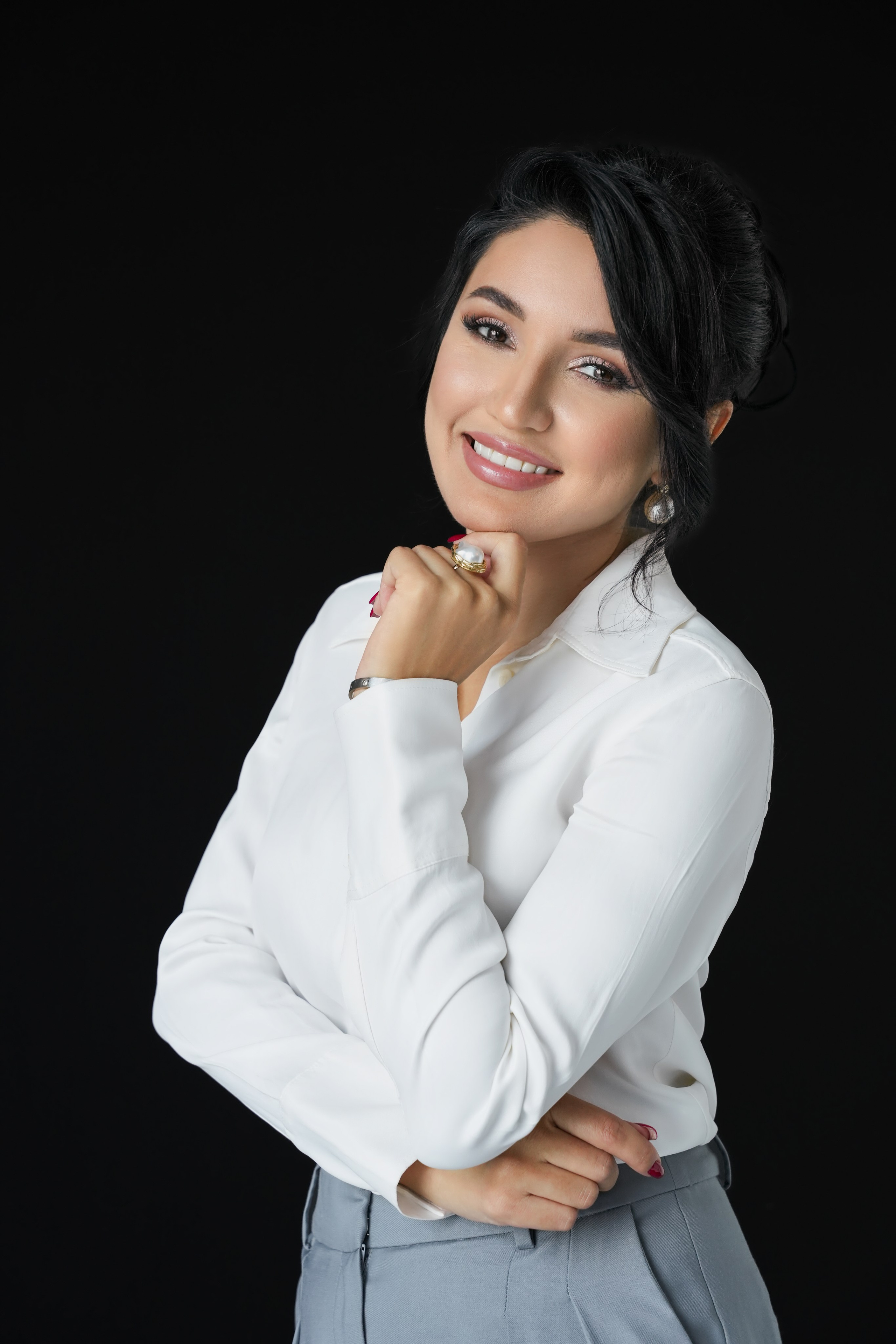 BUSINESS PORTRAIT. Photo and video production. Editing & retouching services. Training