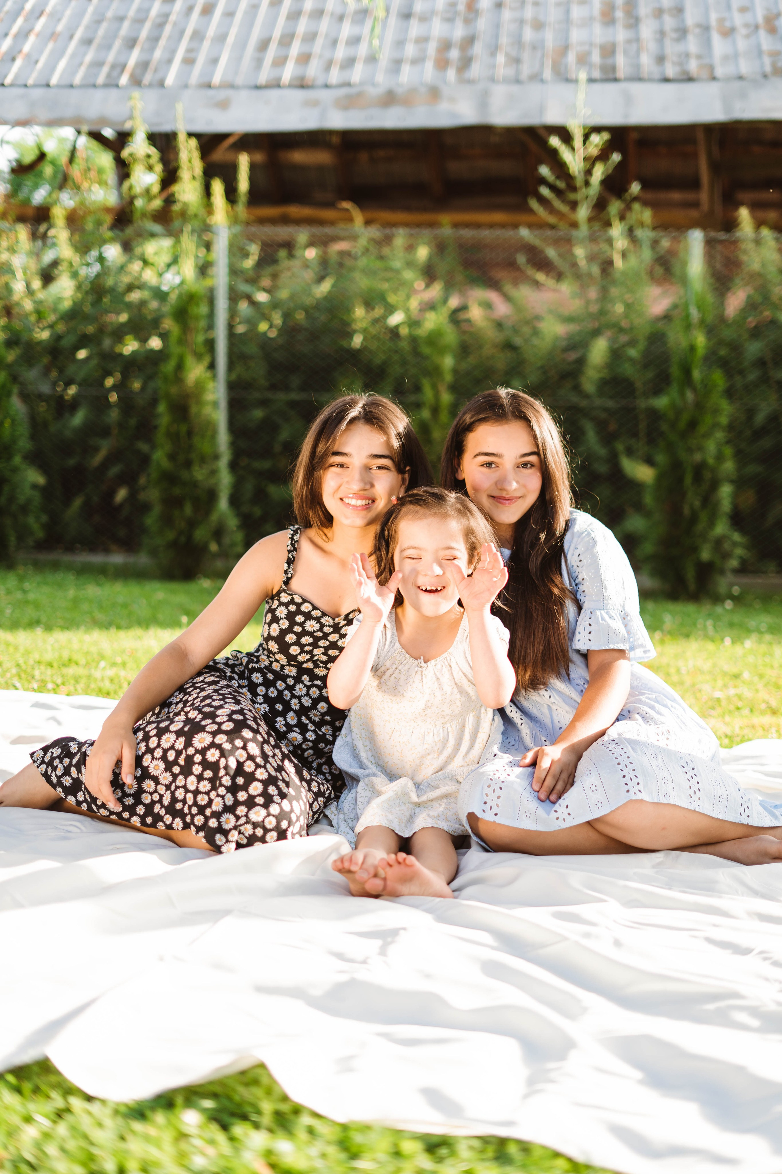 Familia Bodea. LUMEO by Theodora Moiceanu