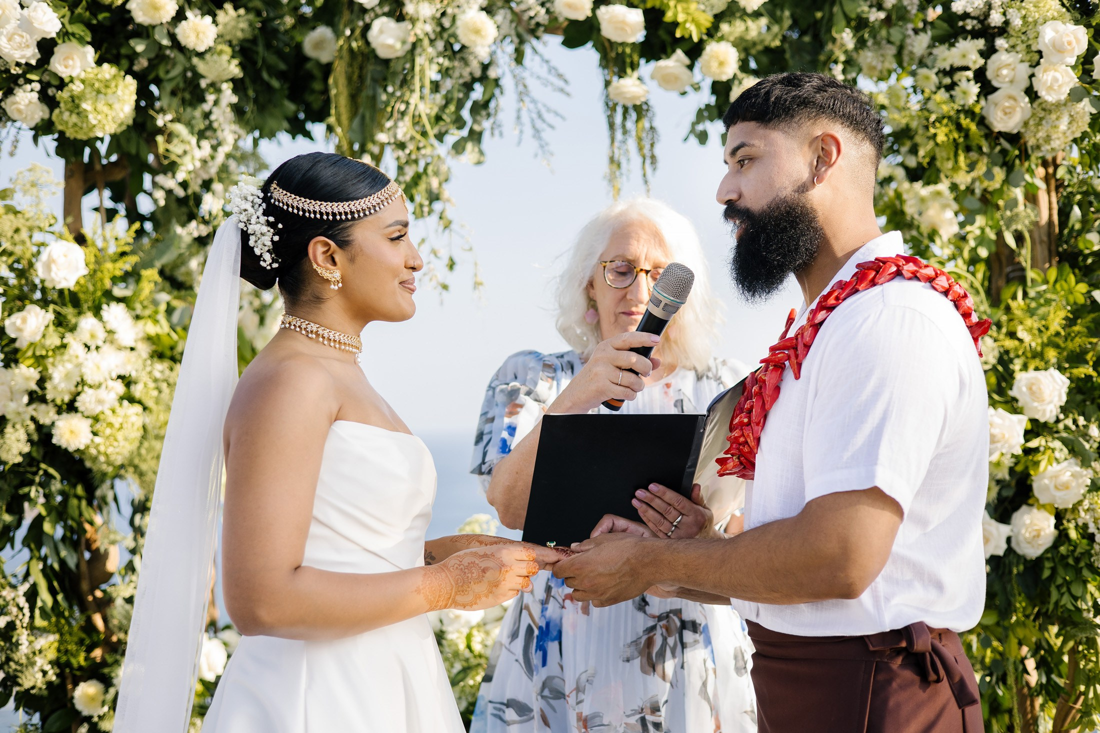 Big funny wedding with guests in paradise Bali island. Get.it.feel — Aesthetic Photography and Videography