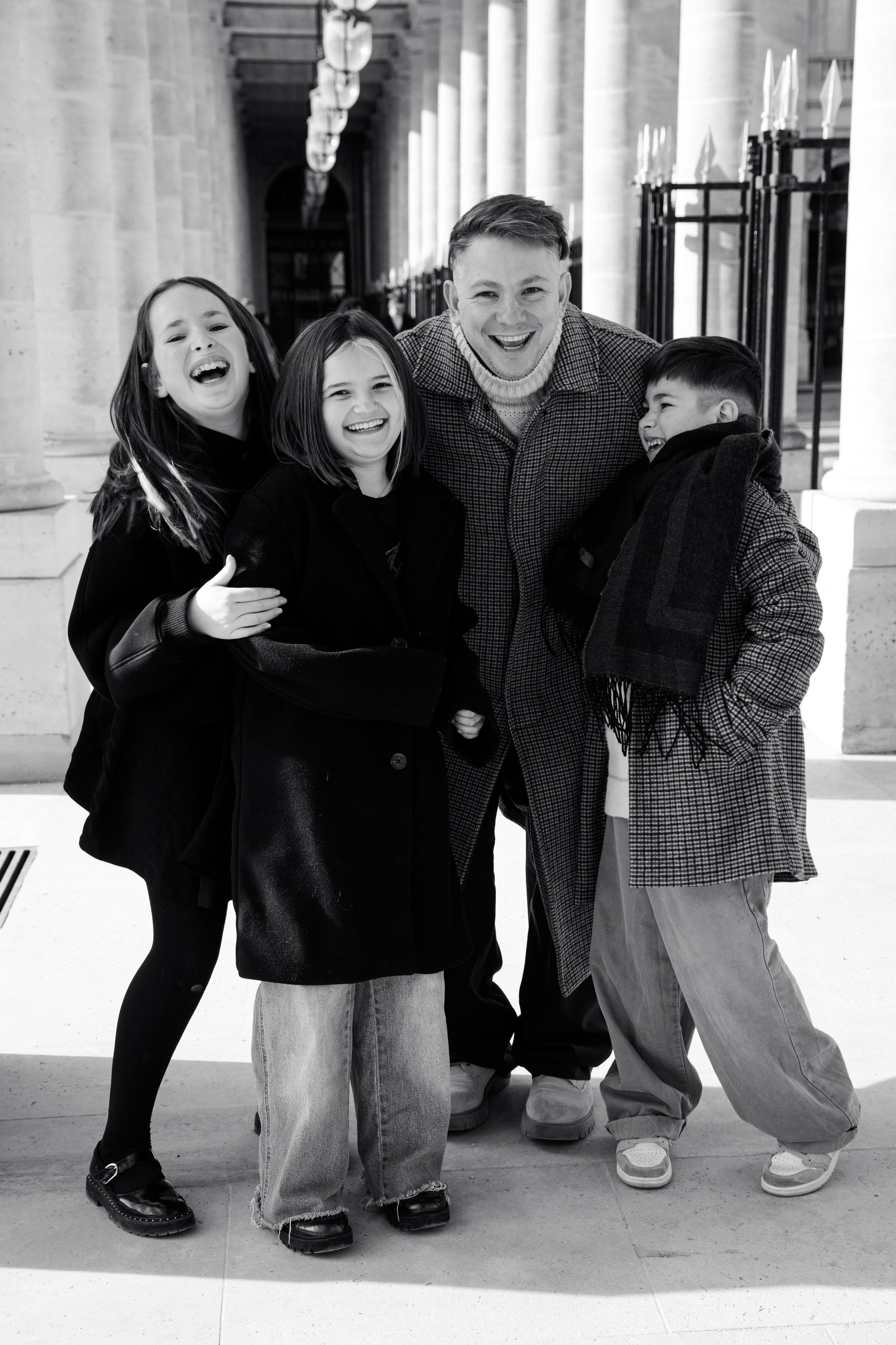 Big Family Photoshoot in Paris — Natural & Lifestyle Moments. Paris Wedding Photographer