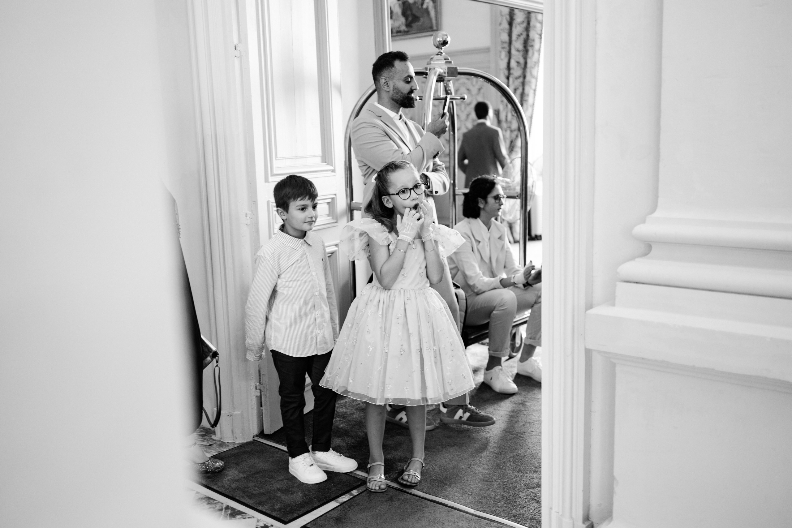 Chloe & Romeo. Photographer in Paris