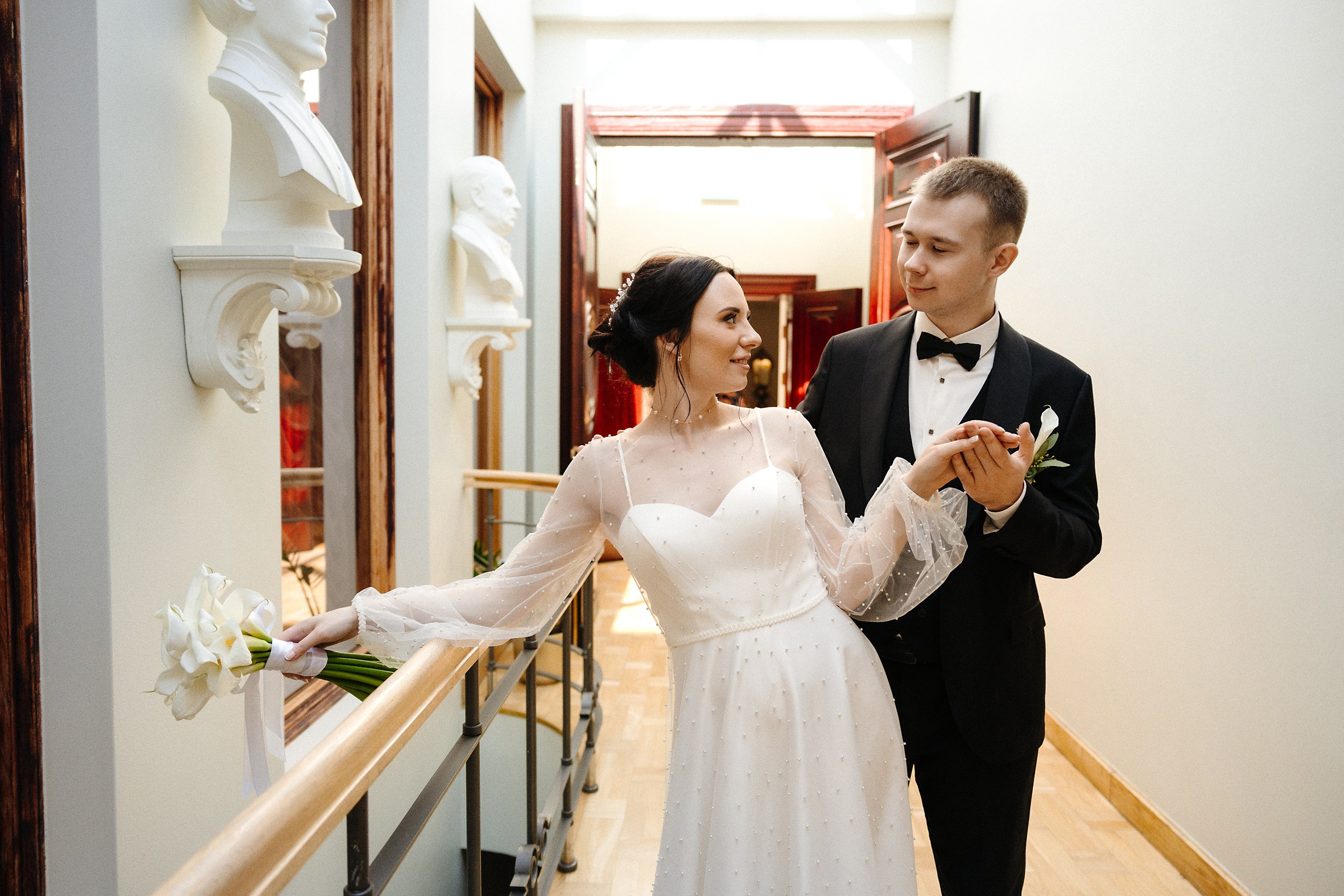 Яркая свадебная фотосессия в Доме Черноголовых, Рига, Латвия. Евгений Тимофеев | Свадебный и контент-фотограф и видеограф в Риге