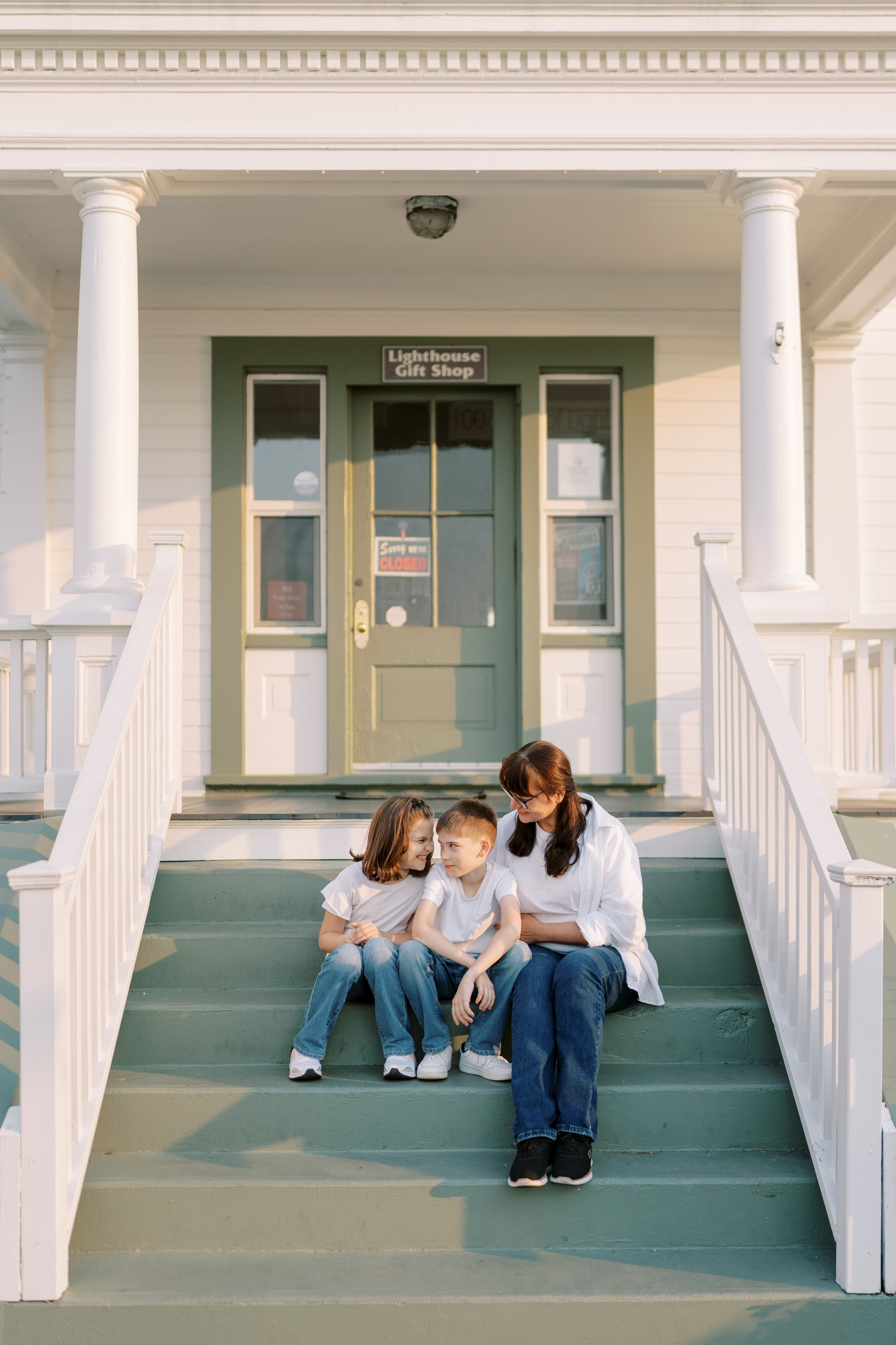 Family photoshoot. Vitalina with her family. August 2024. Lighthouse in Mukilteo. EVAN ARISTOV WEDDING PHOTOGRAPHY — Seattle Wedding Photographer
