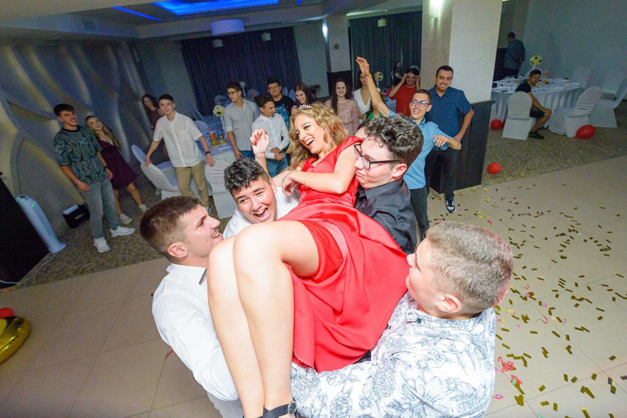MAJORAT MADALINA. Fotograf evenimente in Arges — Mihai Nitoiu