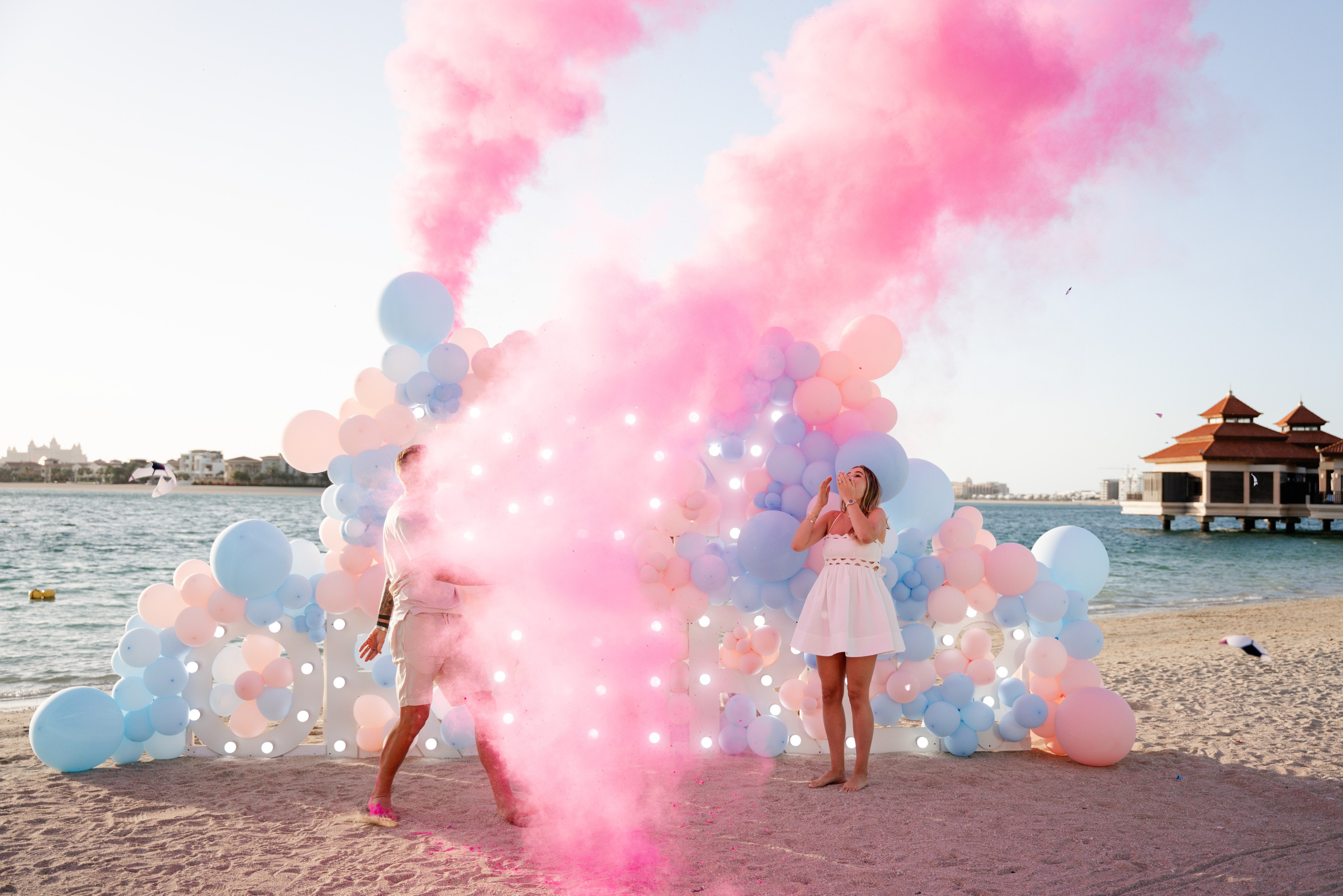 Creative gender reveal party. Angela Iakovleva — Family Photographer in Dubai