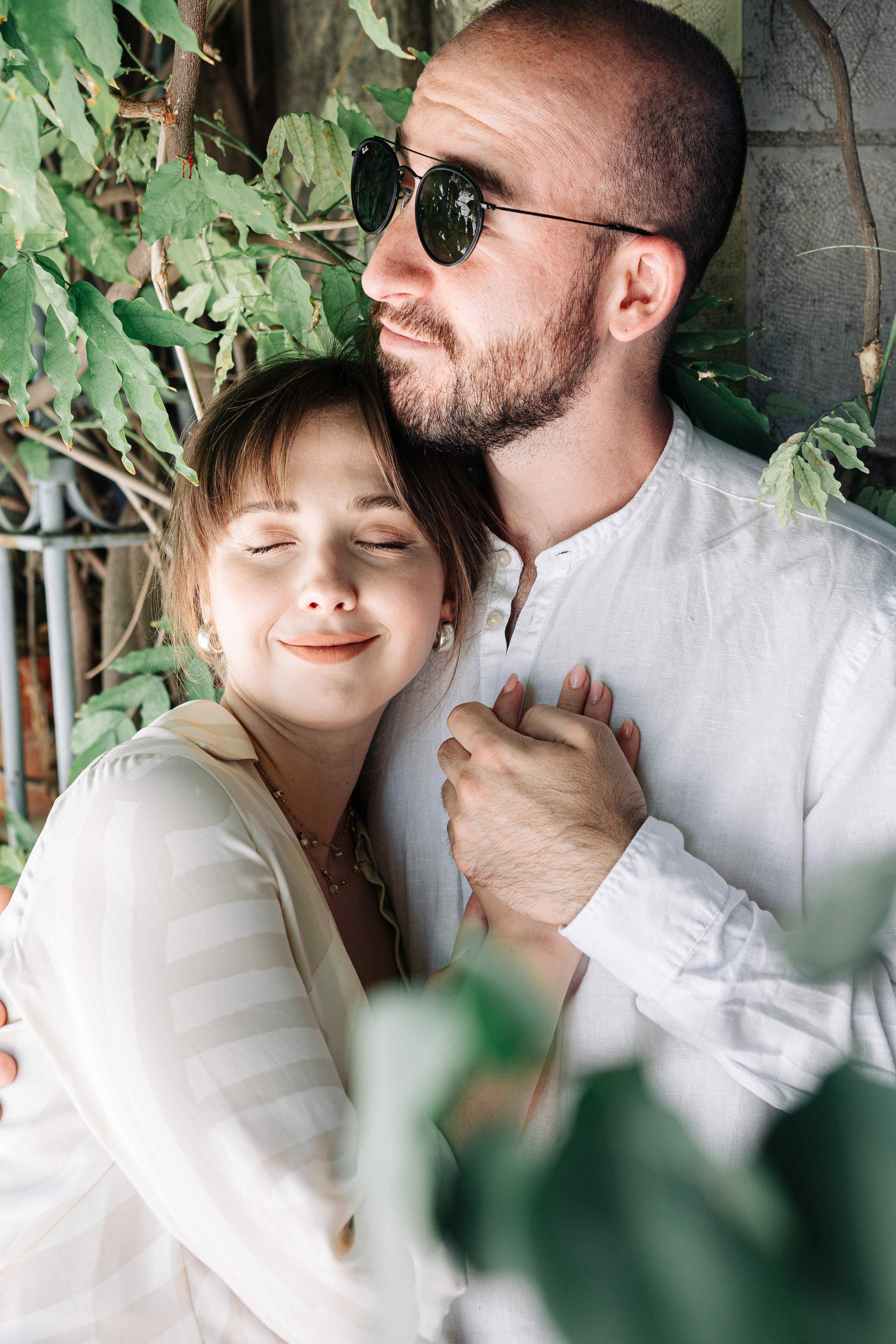 A MONTH AFTER THE WEDDING (morning). PHOTOGRAPHER IN ISRAEL