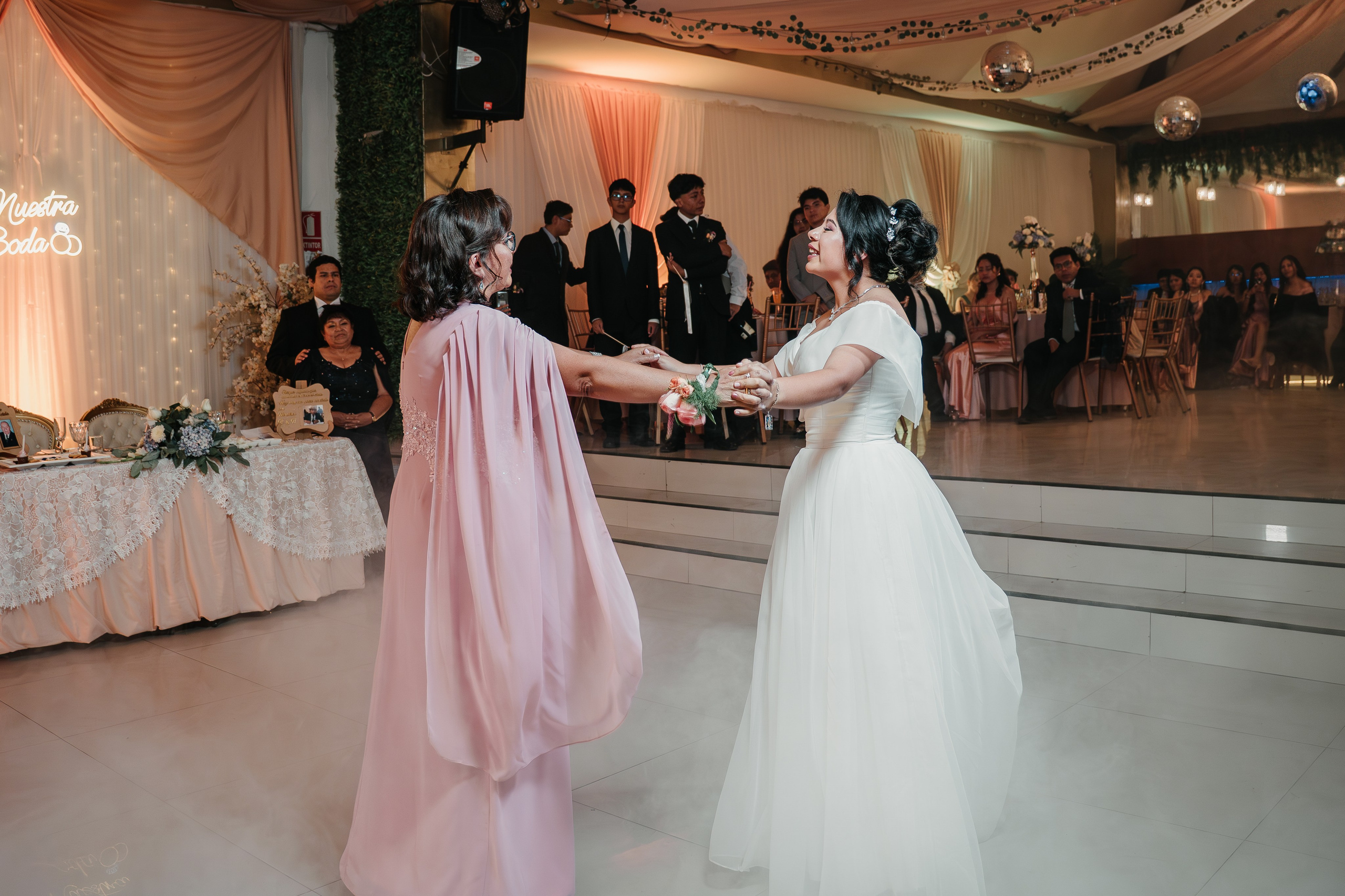 ALEJANDRA + RODRIGO BODA RELIGIOSA. Studio KVTA | Fotografía y Video de Bodas en Arequipa
