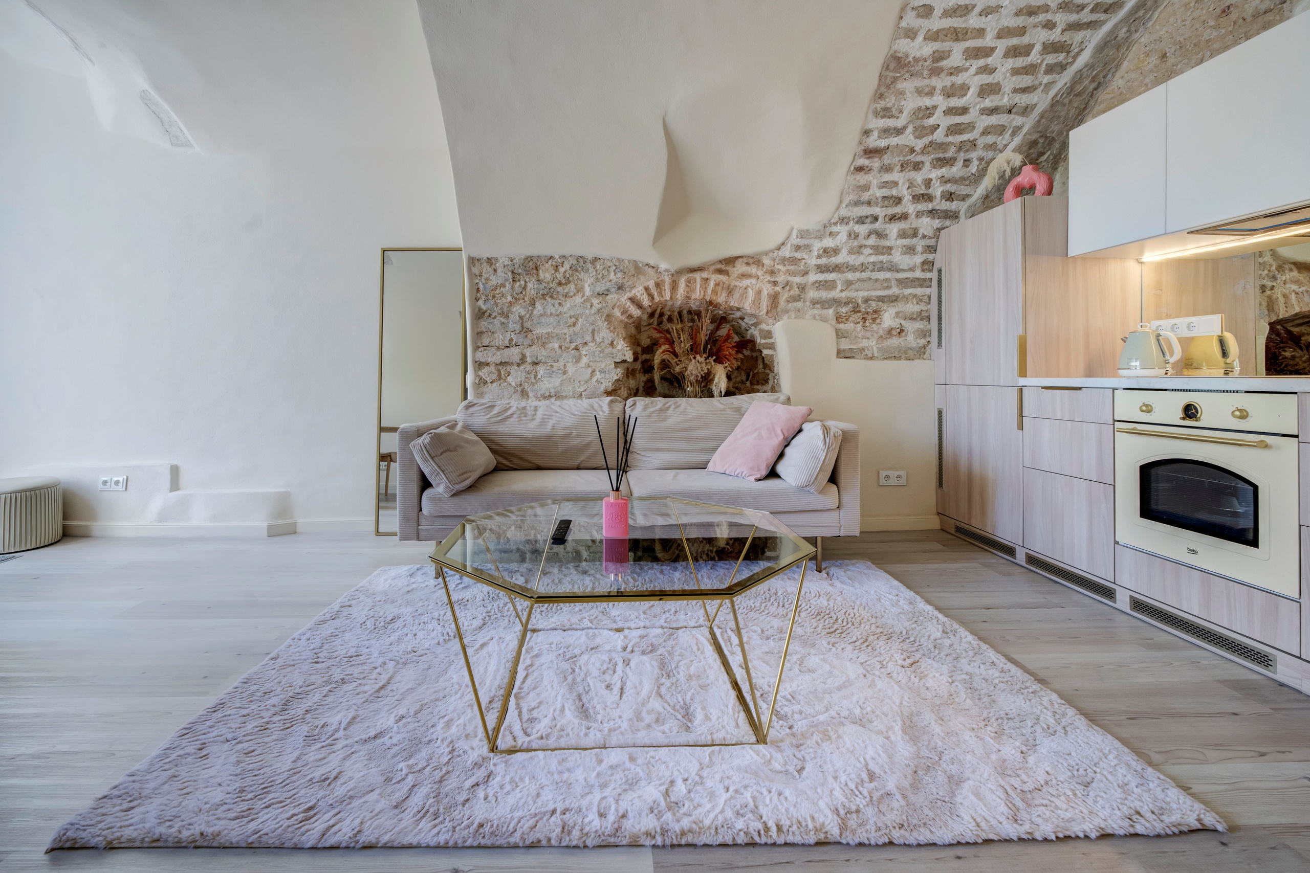 Teatro g. 7 , Vilnius. Elina Sapiega fotografė Vilniuje