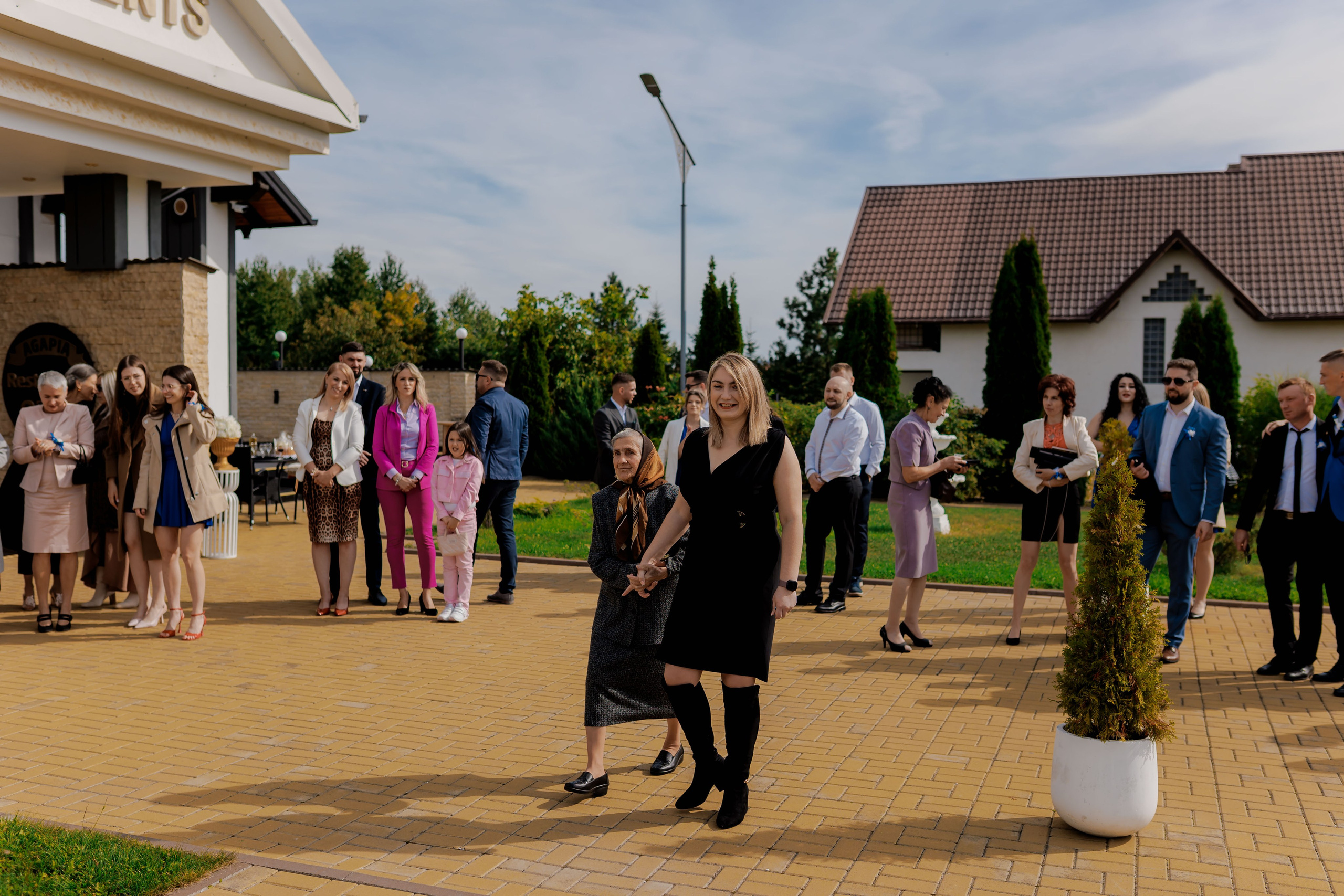 Loredana & Emilian – Ziua Nunții | Videografie - fotografie Botez Suceava, Iași, Botoșani. Servicii foto-video profesionale, pentru momente de neuitat