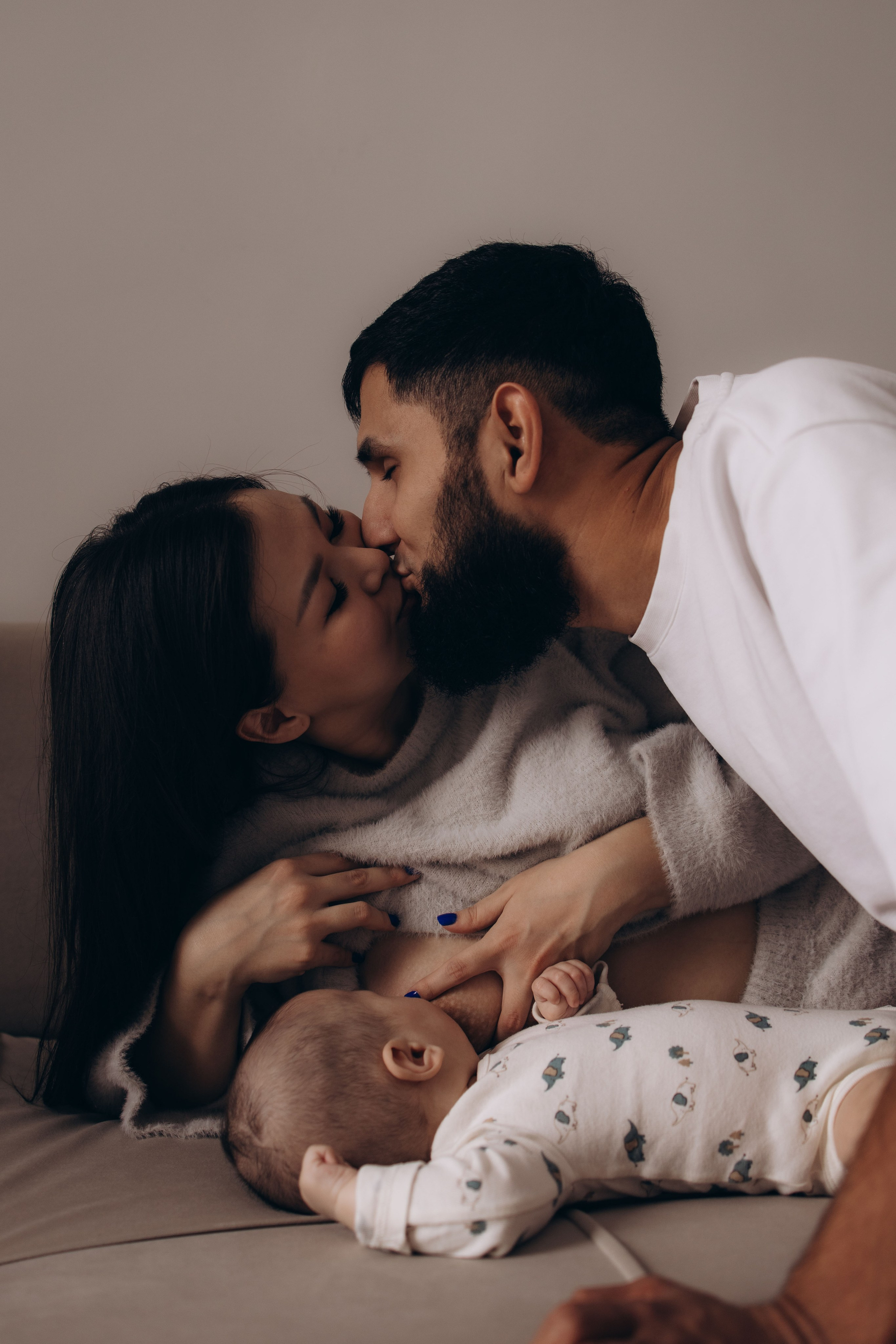 Candid family story. Birth, Family, Newborn photographer in Dubai| Eliza Baitikova