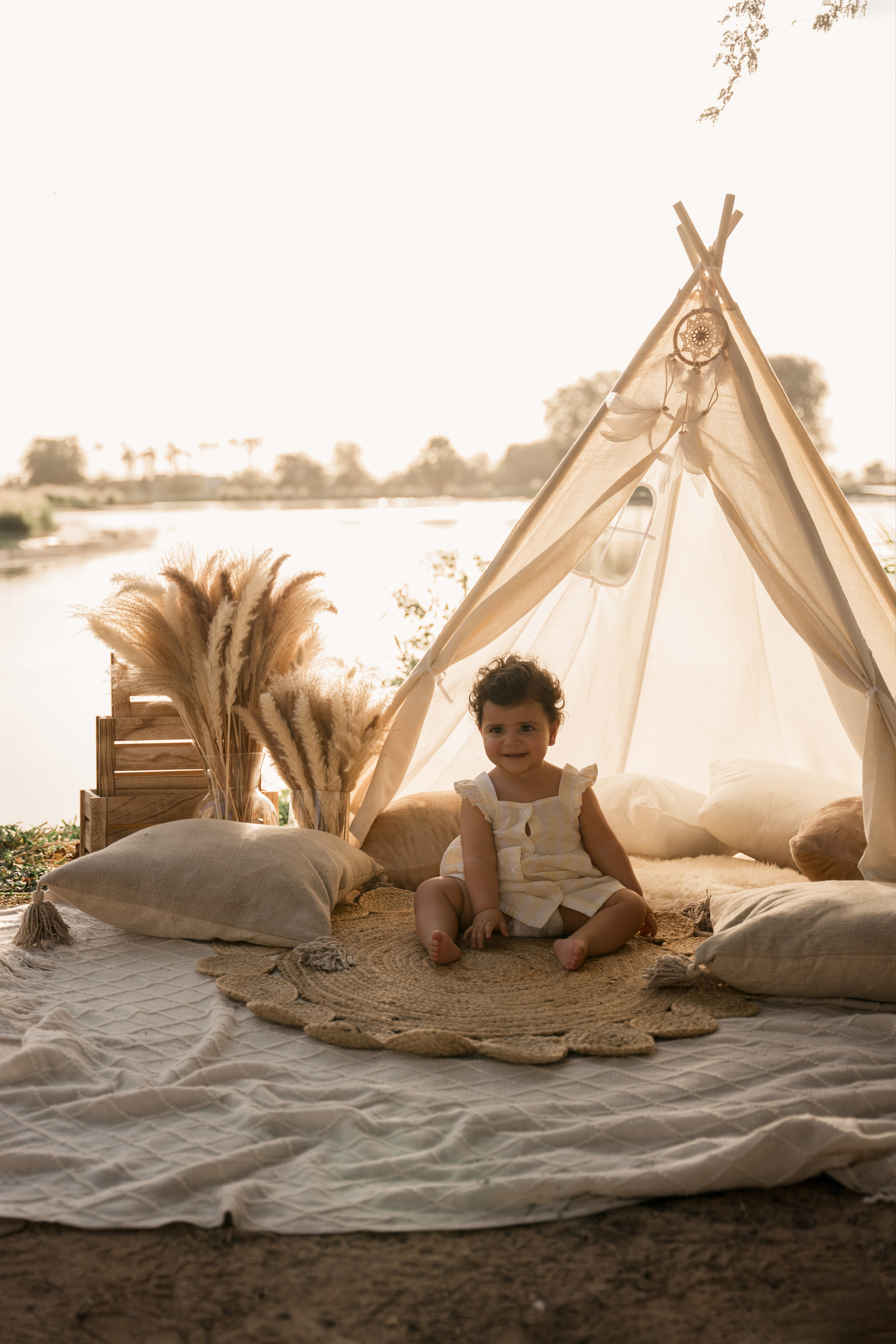 Family fun and cake crush. Angela Iakovleva — Family Photographer in Dubai