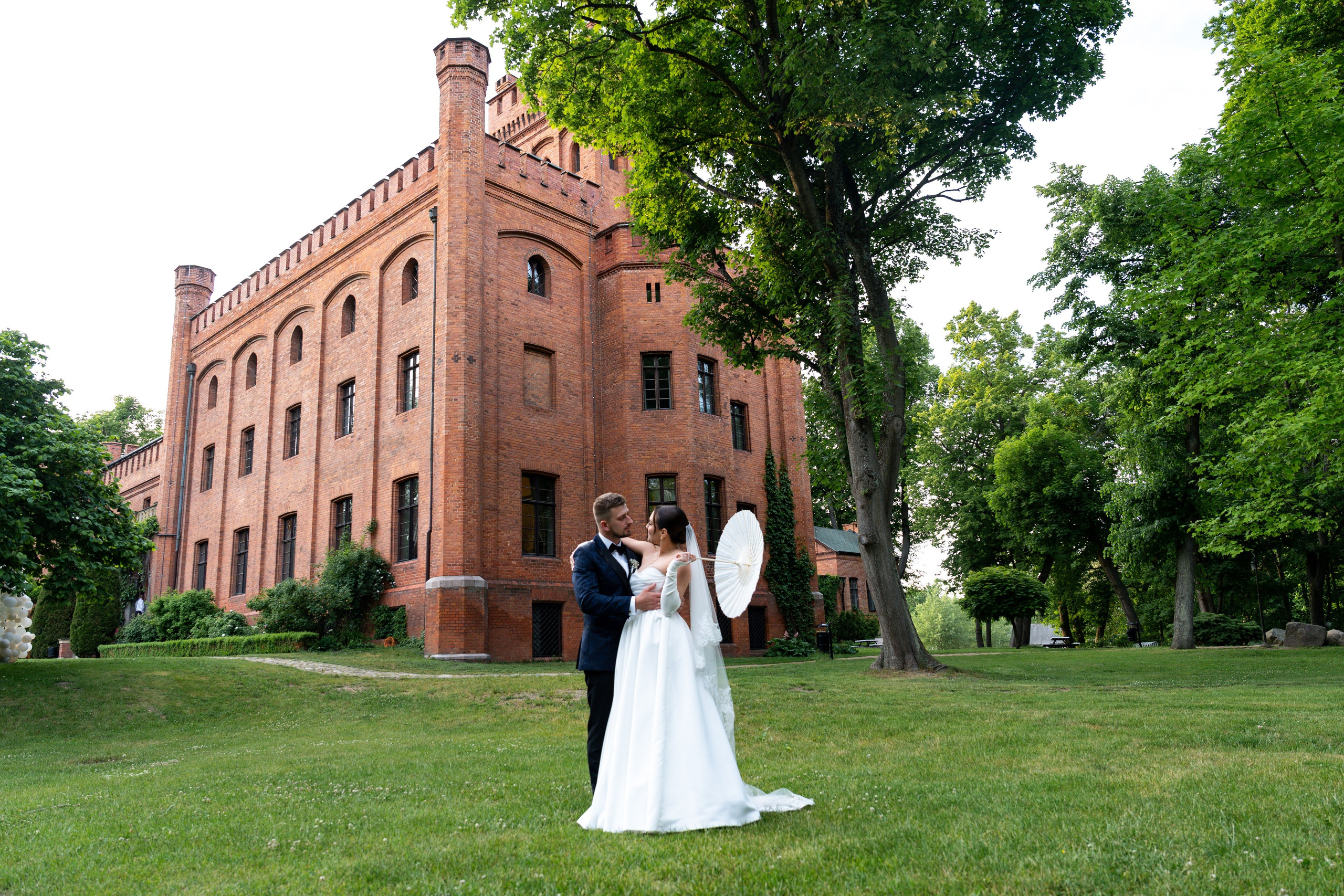 E&N: Zamek w Rzucewie. SL Wedding Photo — Editorial, Elegant & Timeless Wedding Photography in Poland and Across Europe