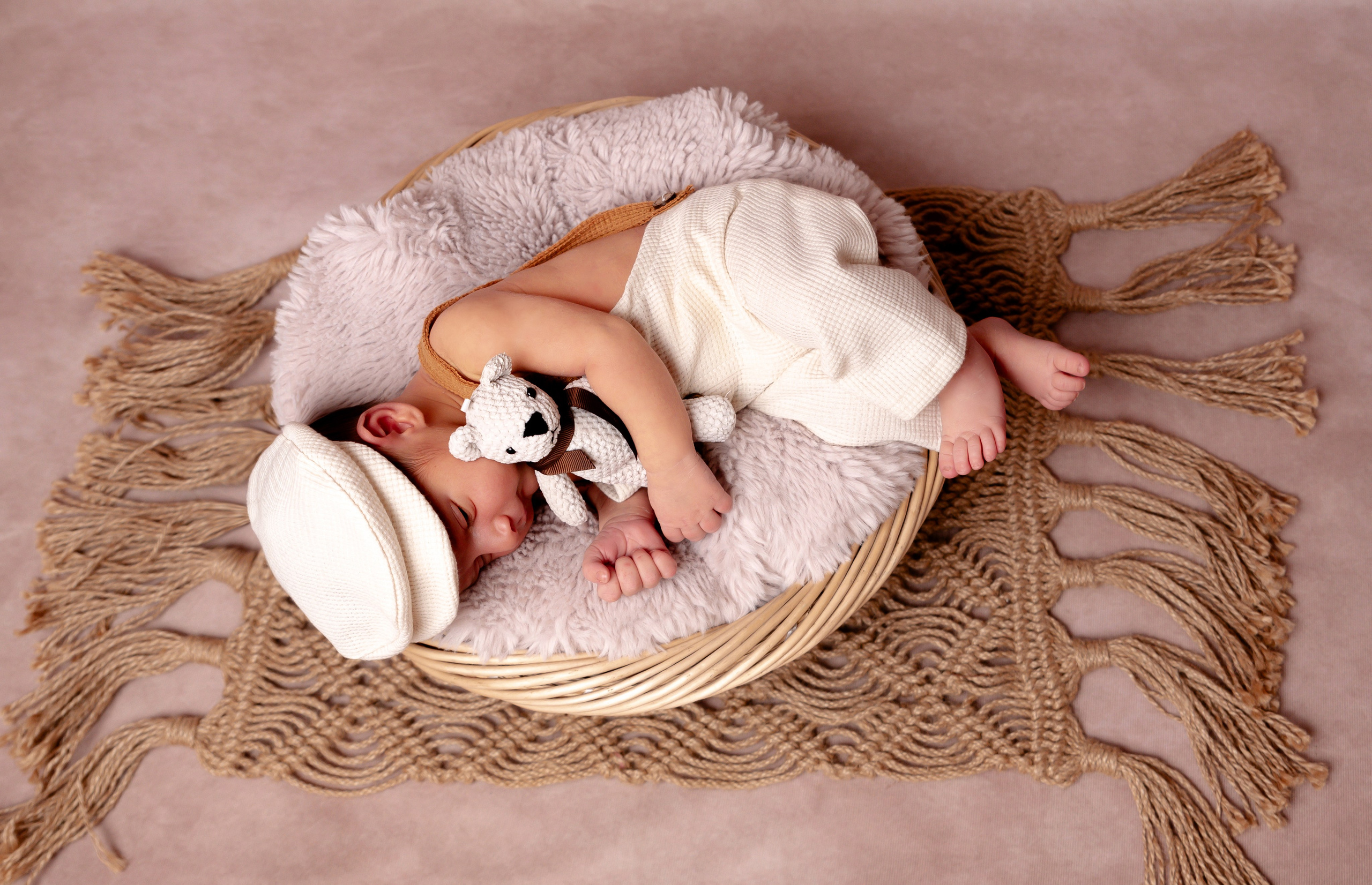 Newborn Photoshoot. Professional Photograher, Antwerpen/Belgium