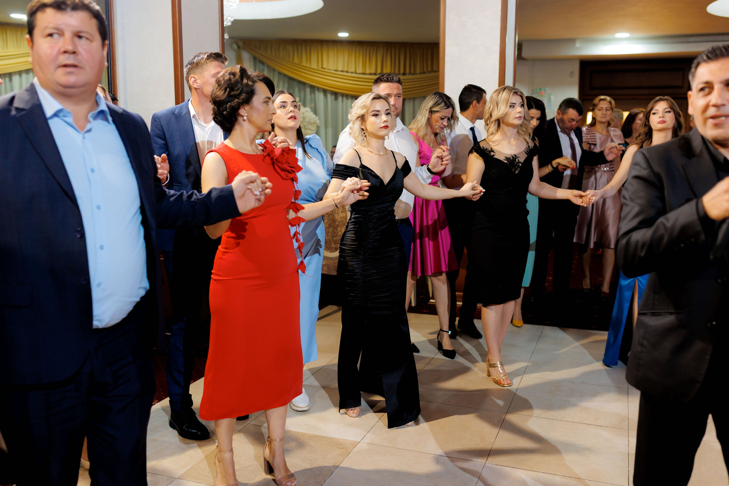 Loredana & Emilian – Ziua Nunții | Videografie - fotografie Botez Suceava, Iași, Botoșani. Servicii foto-video profesionale, pentru momente de neuitat