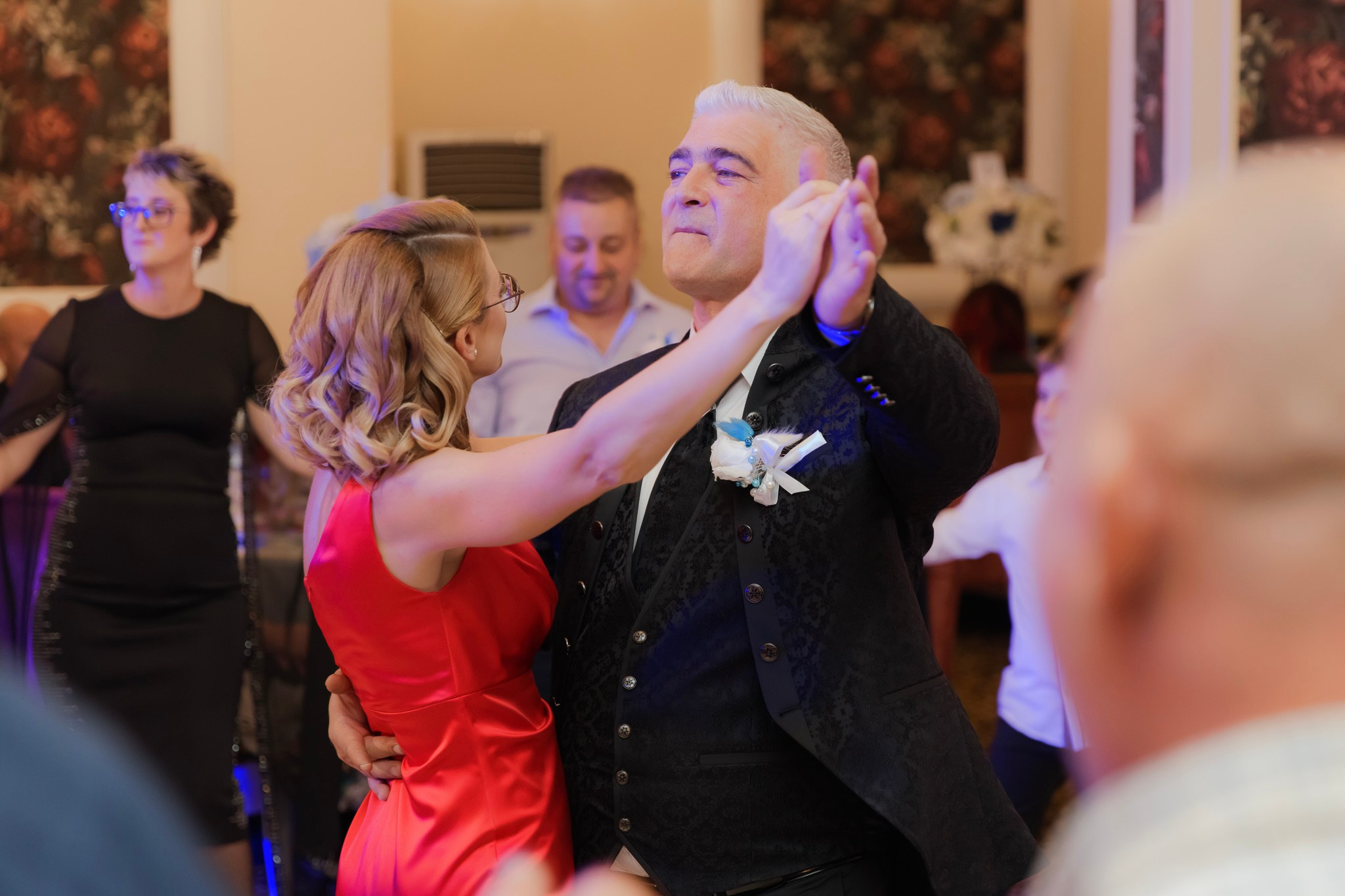 Mihai & Oana. Servicii foto-video profesionale, pentru momente de neuitat