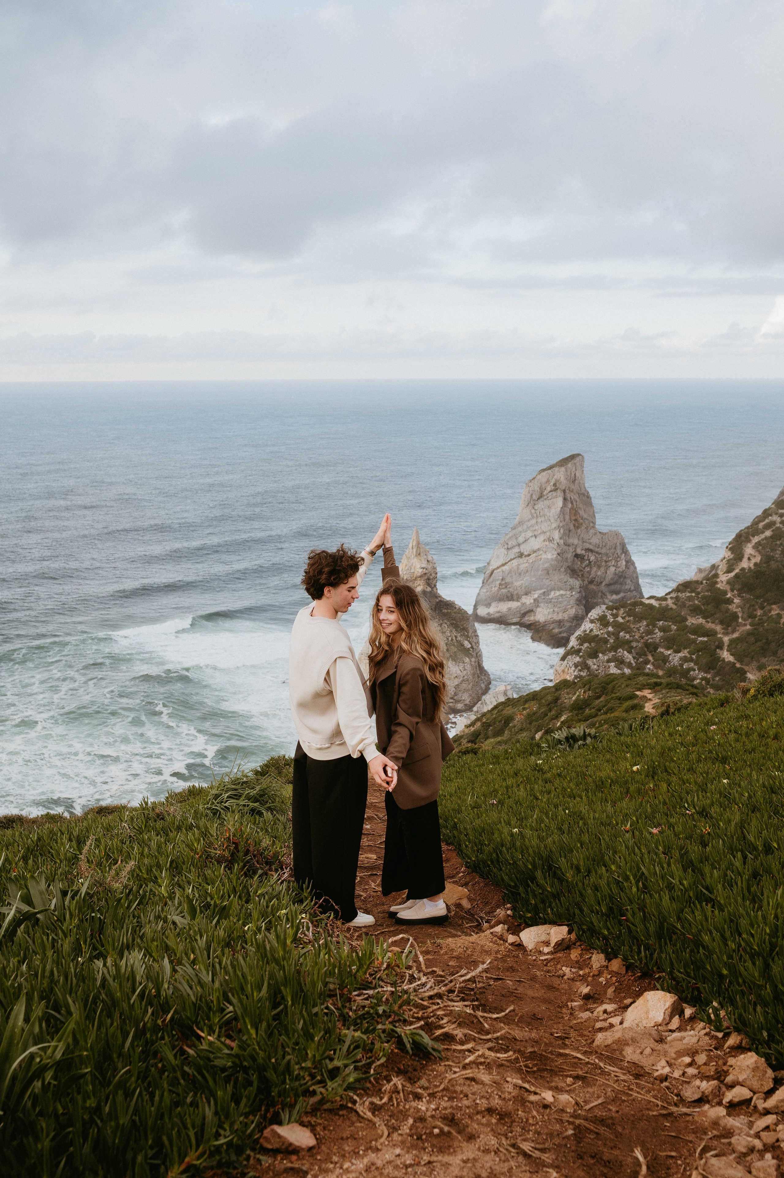Praia da Ursa – ședință foto de cuplu într-un loc magic din Portugalia. Valentin Melen — wedding photographer