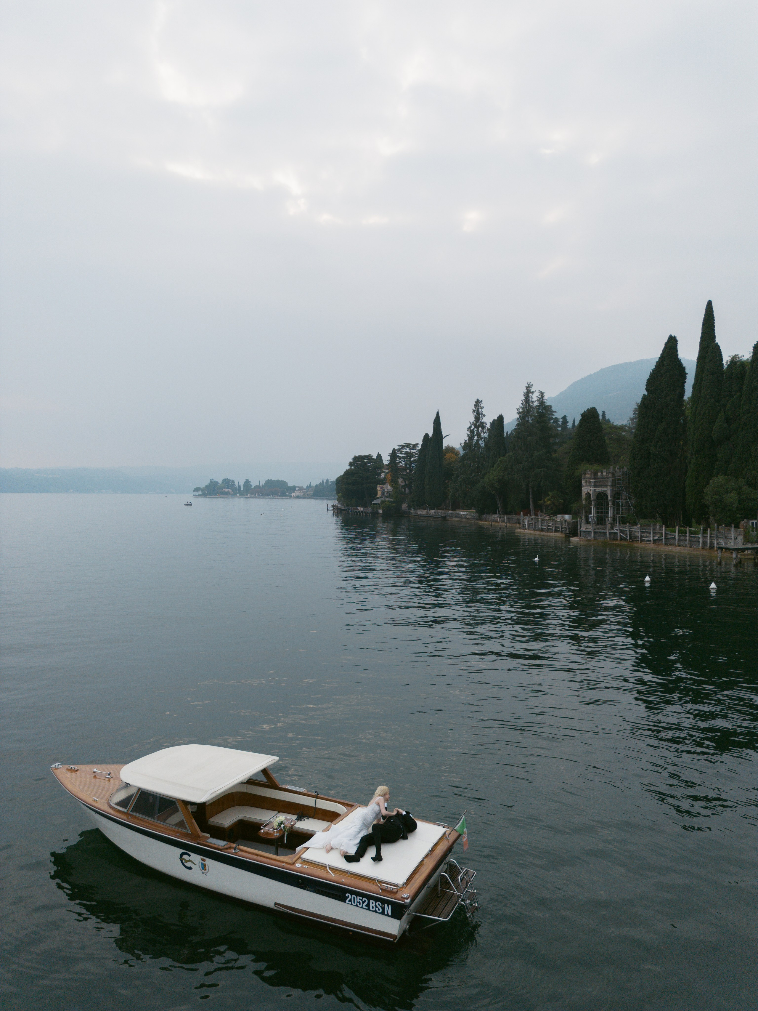 LINDSEY AND ROBERT _LAKE GARDA. PHOTOGRAPHER IN ITALY