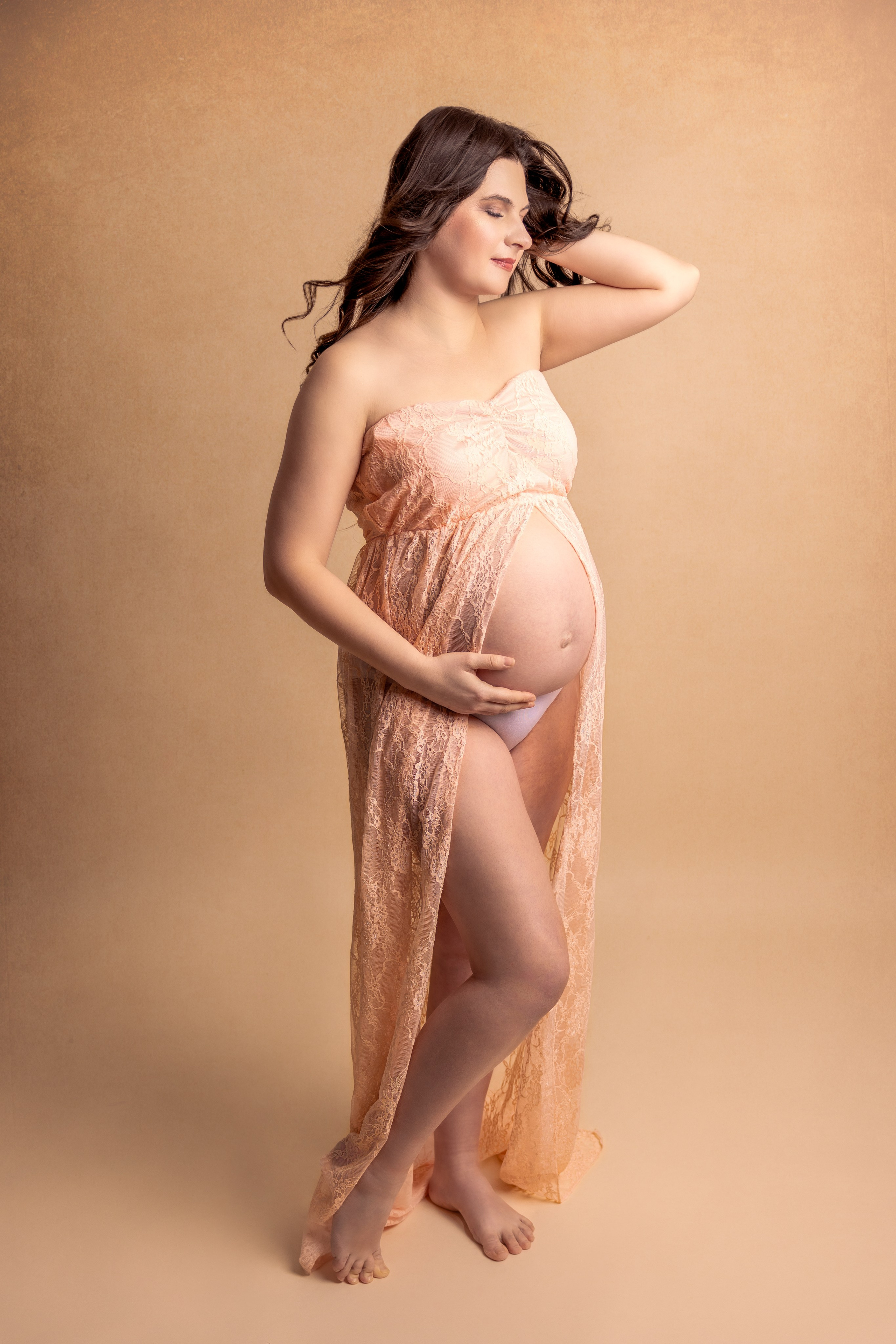 Maternity Wardrobe — Dresses Included for Your Session. Family & Maternity Photographer in Dresden Tatiana Mudryak