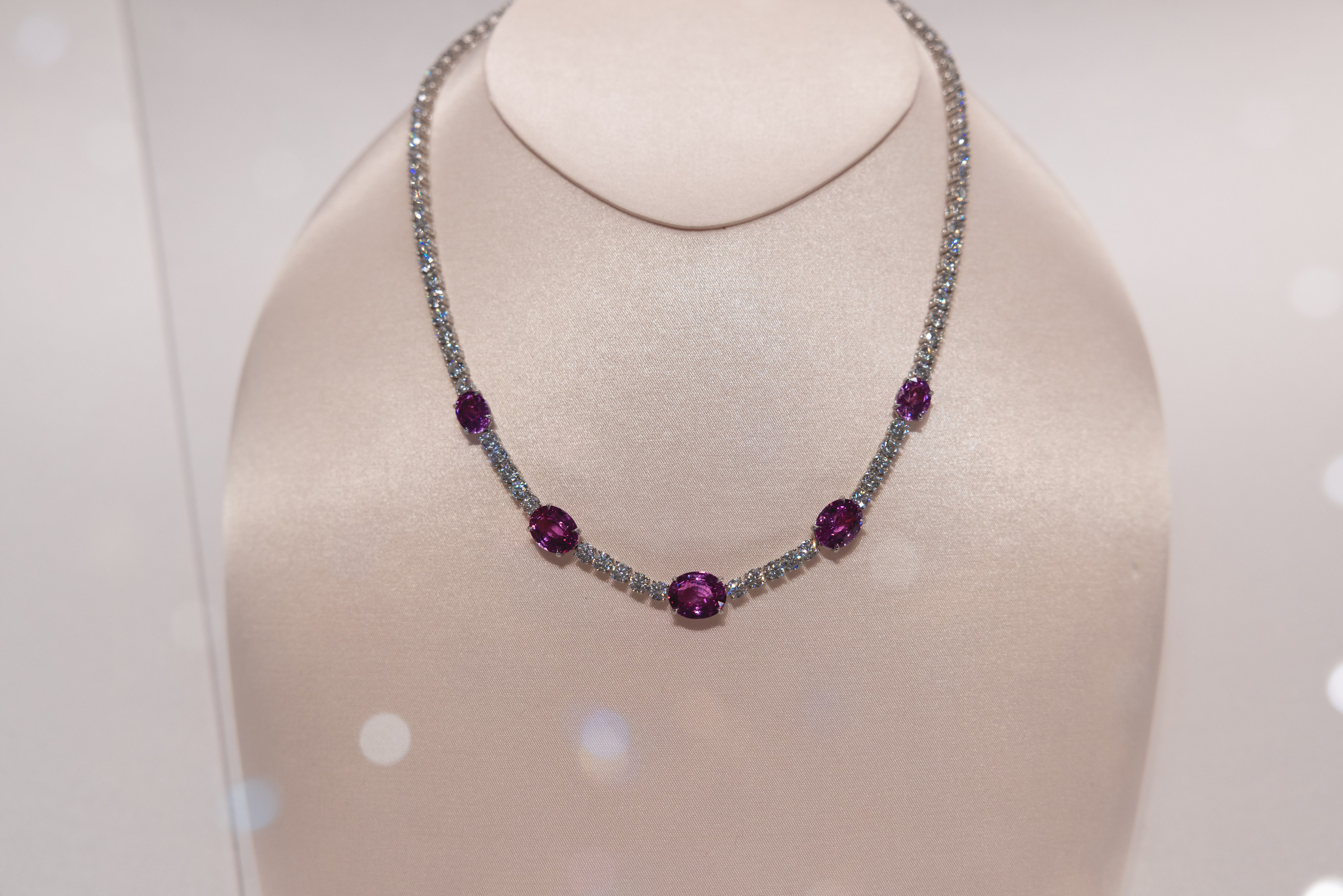 Tiffany. Professional wedding photographer in Copenhagen, Denmark — Julia Byron