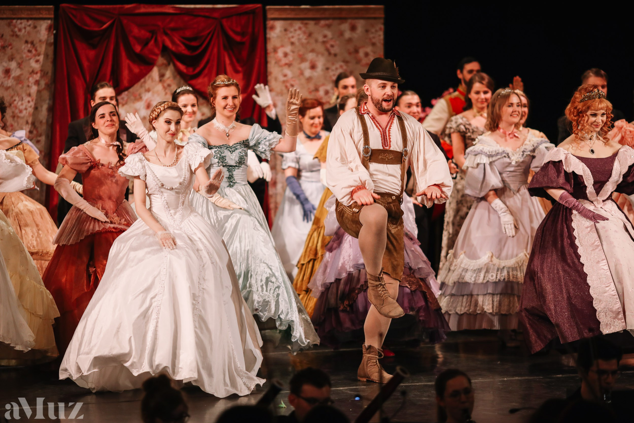 Opera Łąkowa. Fotograf Ślubny Warszawa - Sesje Biznesowe Rodzinne Eventy