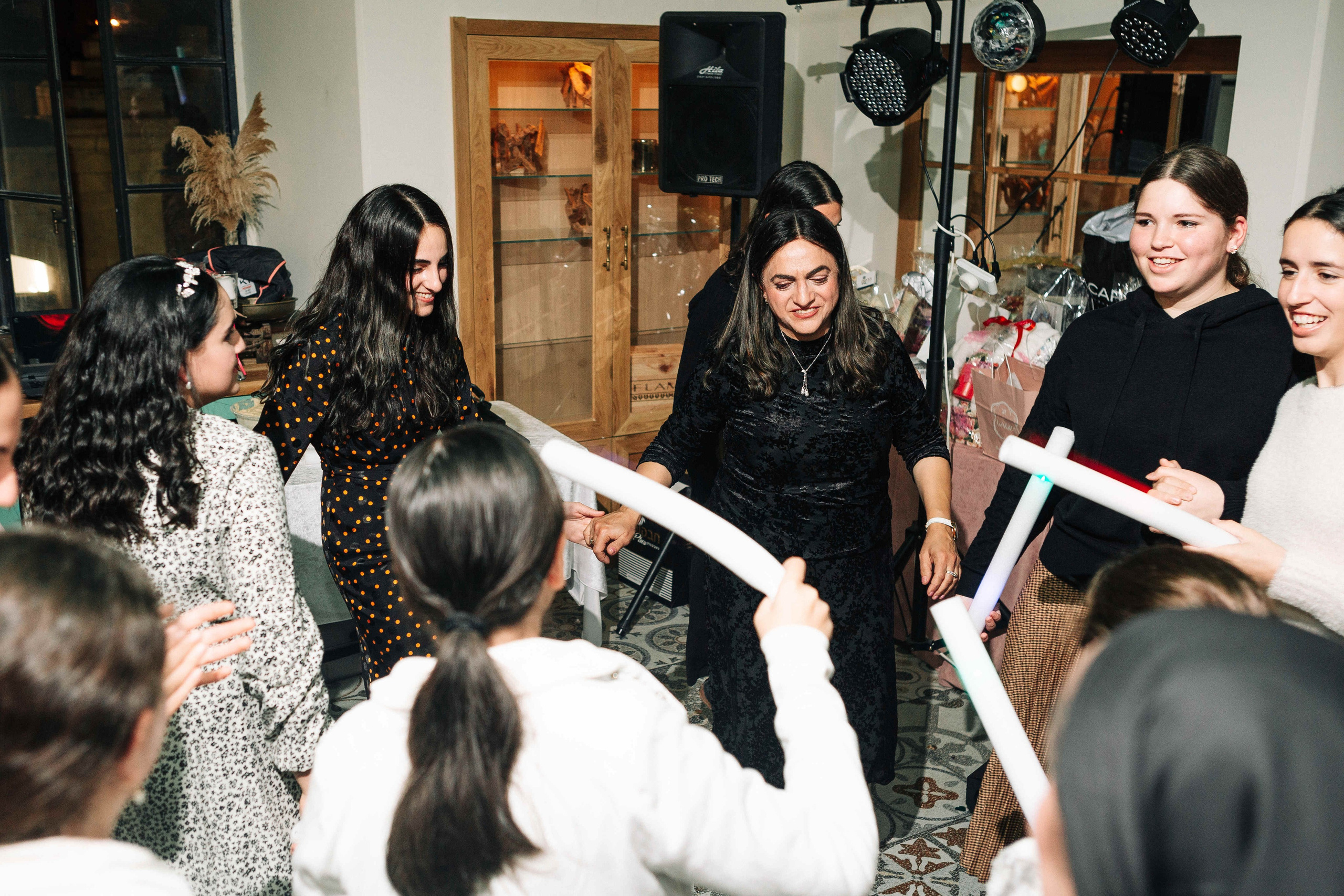 PARTY IN A RESTAURANT WITH THE WHOLE FAMILY. Https://shi-photo.com/