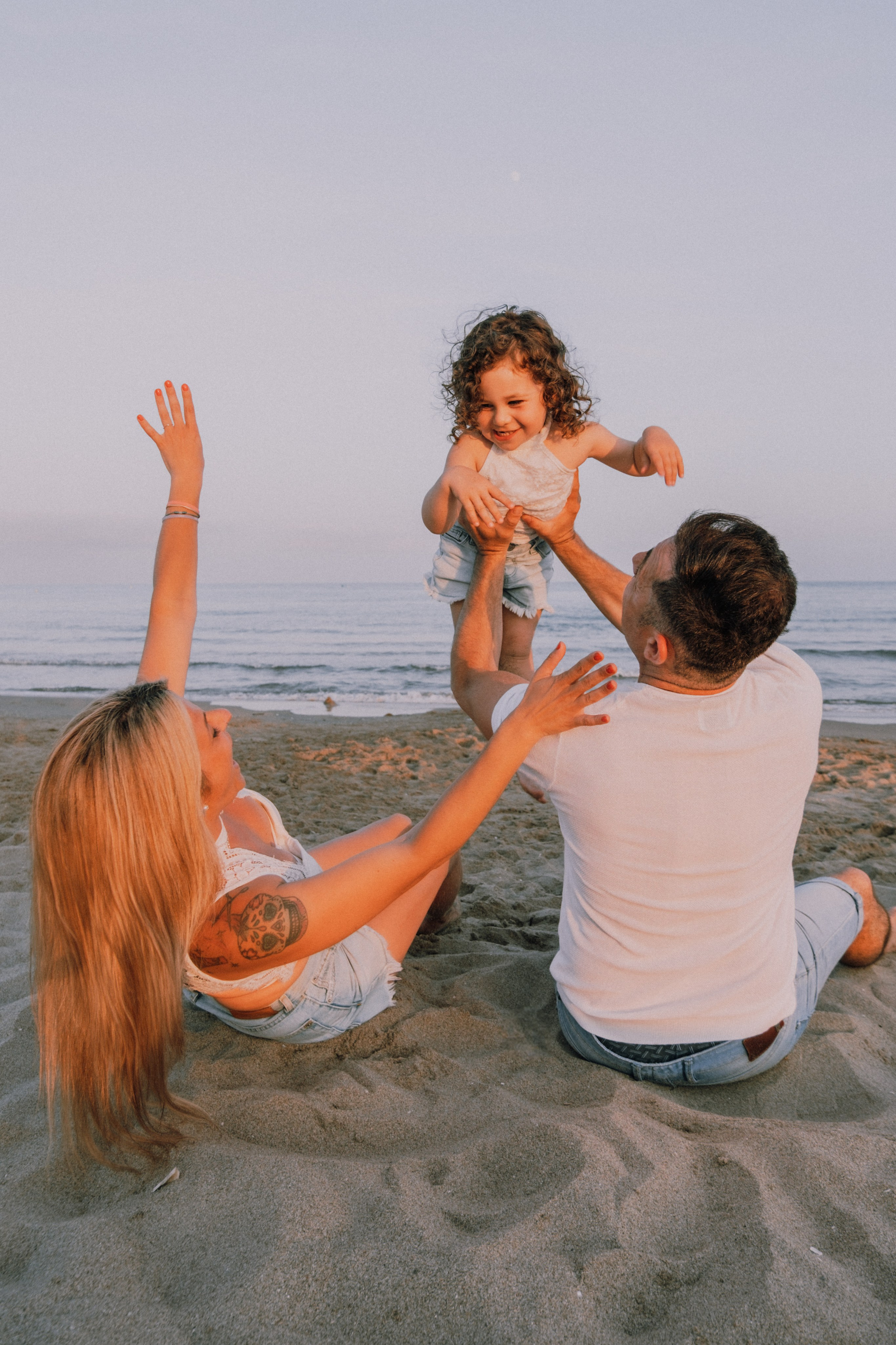 Sesión familiar en la playa. Fotografía profesional en Calafell - Elena Medvedeva