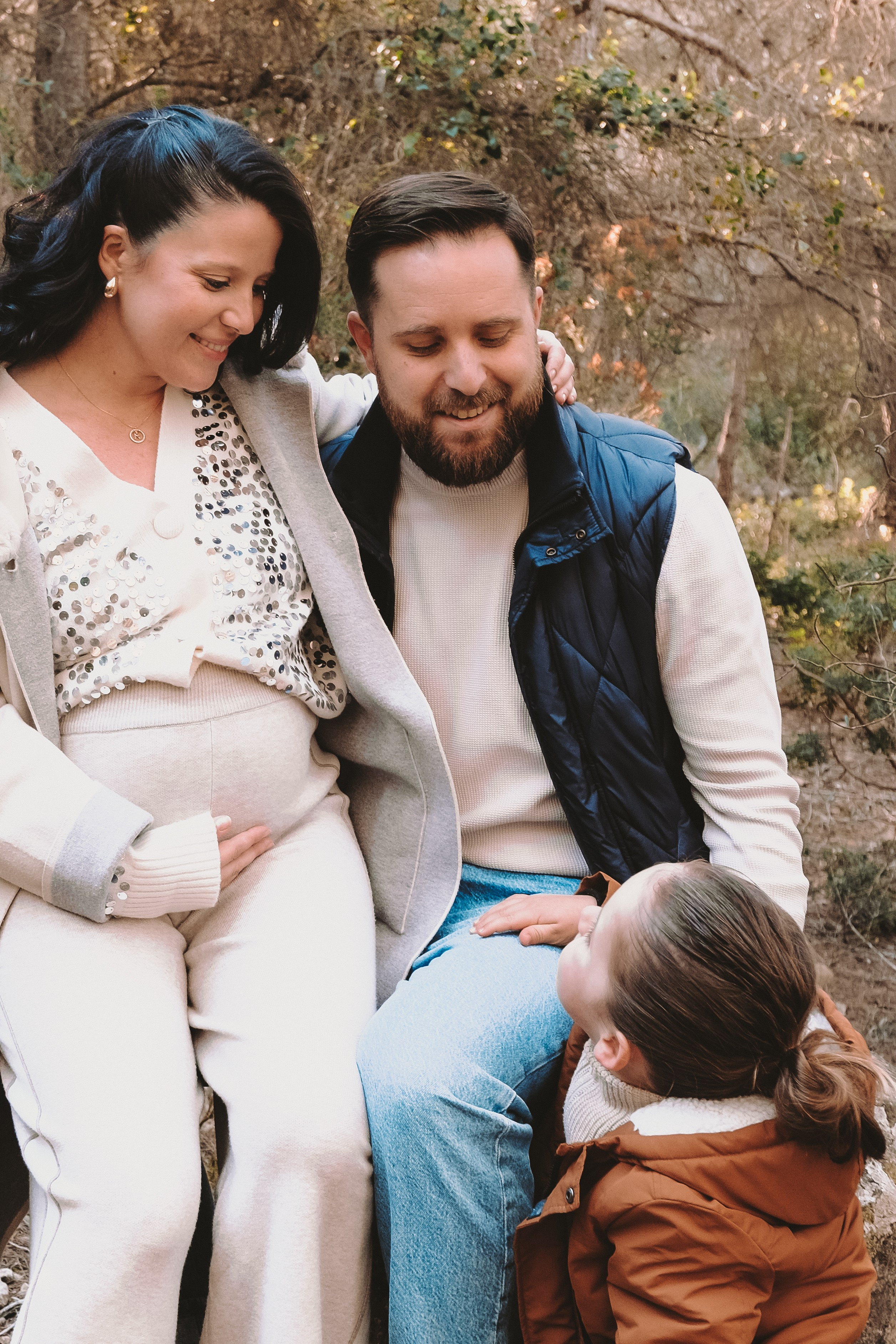 Sesión familiar embarazo. Fotografía profesional en Calafell - Elena Medvedeva