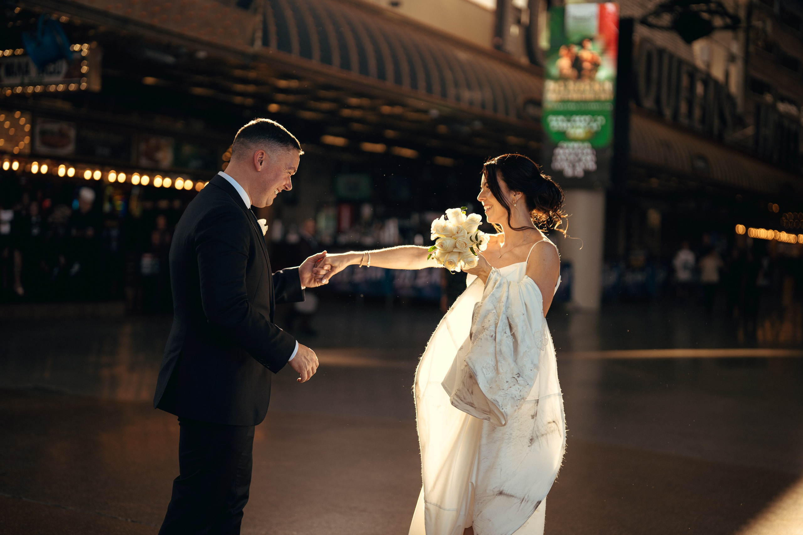 Lara&Dan. Wedding & elopement photographer Viktoriya Kravtsov. Las Vegas