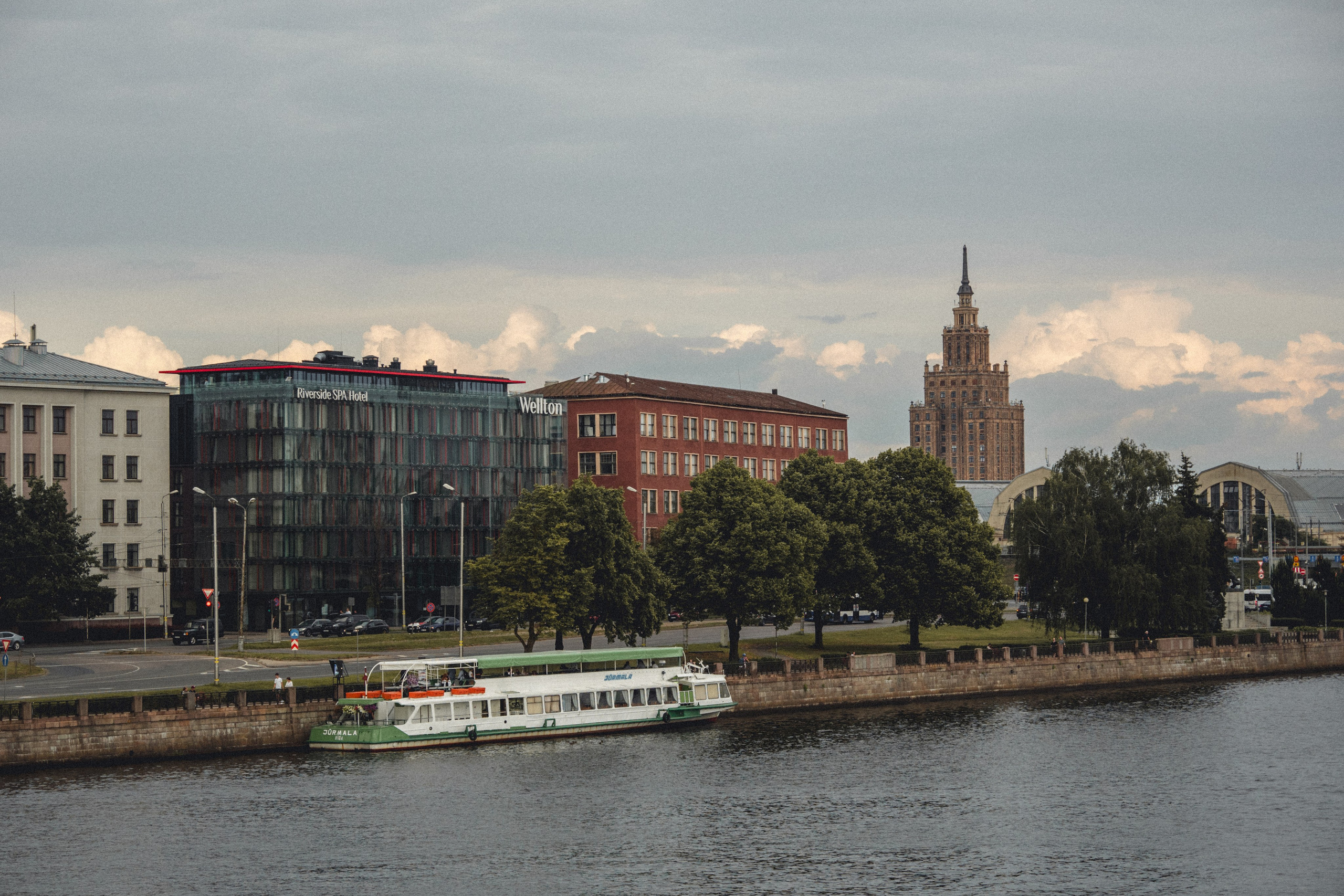 Voyage à Riga. Photographe sur Cote d’Azur. Portraits de familles, couples, enfants, événements