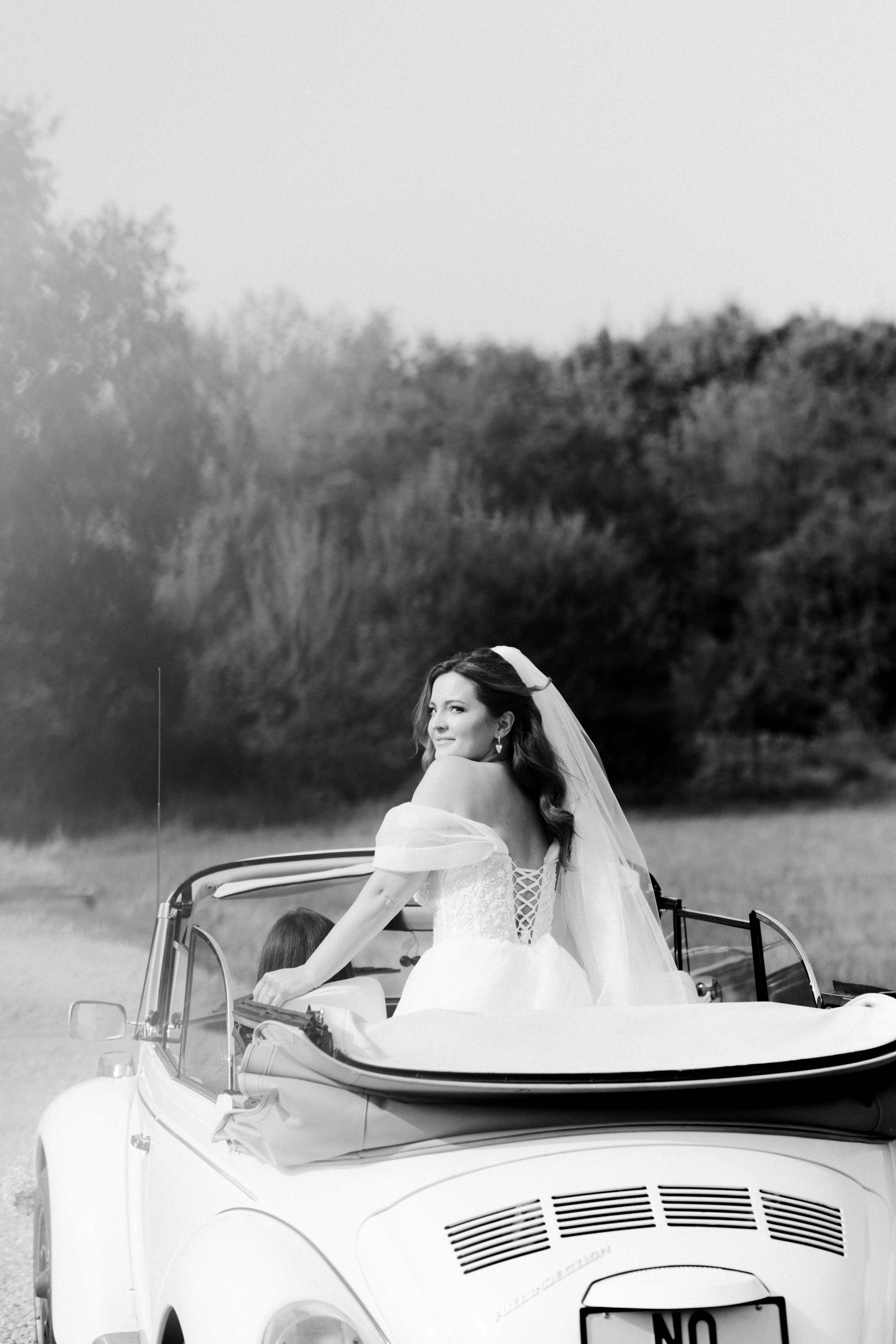 Autumn Wedding in the Vineyards of Piedmont, Italy — Kristina and Daniele. Liza Bizzaro — Italy Wedding, Love Story & Portrait Photographer in Milan, Turin, Piedmont and Across Italy