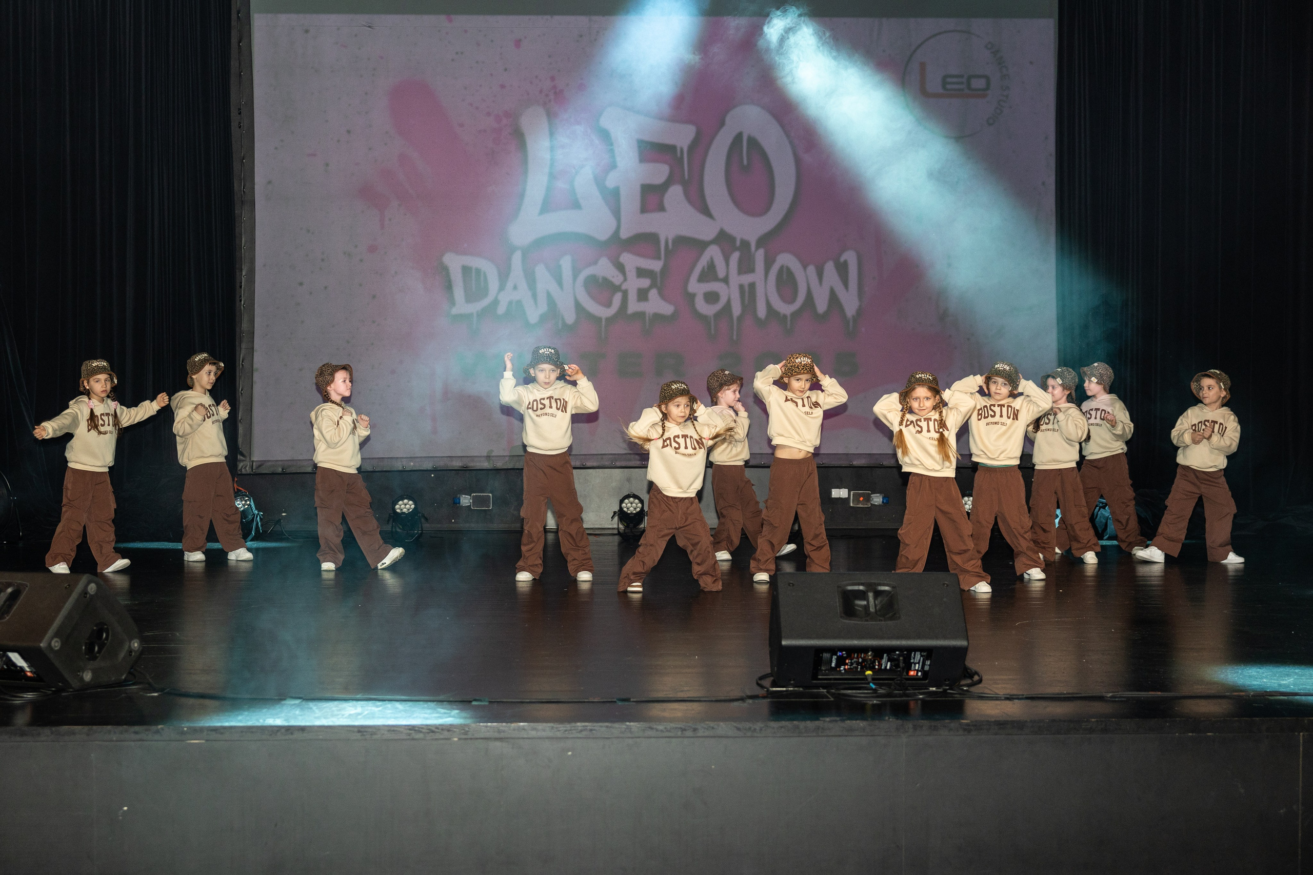 LEO DANCE SHOW WINTER 2025. Семейный и детский фотограф в Варшаве Мила Бобровская