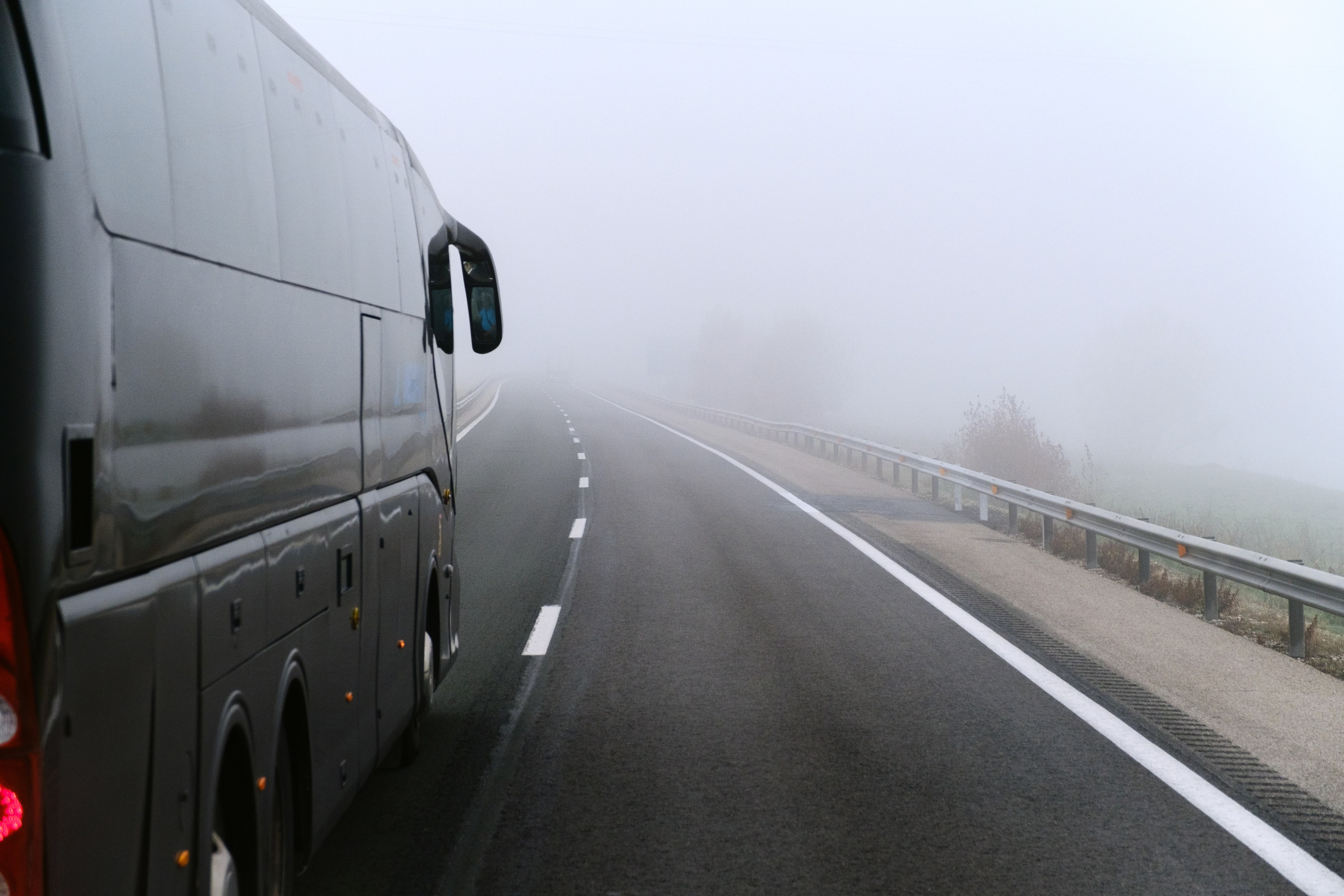 утро  на автомобильных магистралях в Европе.