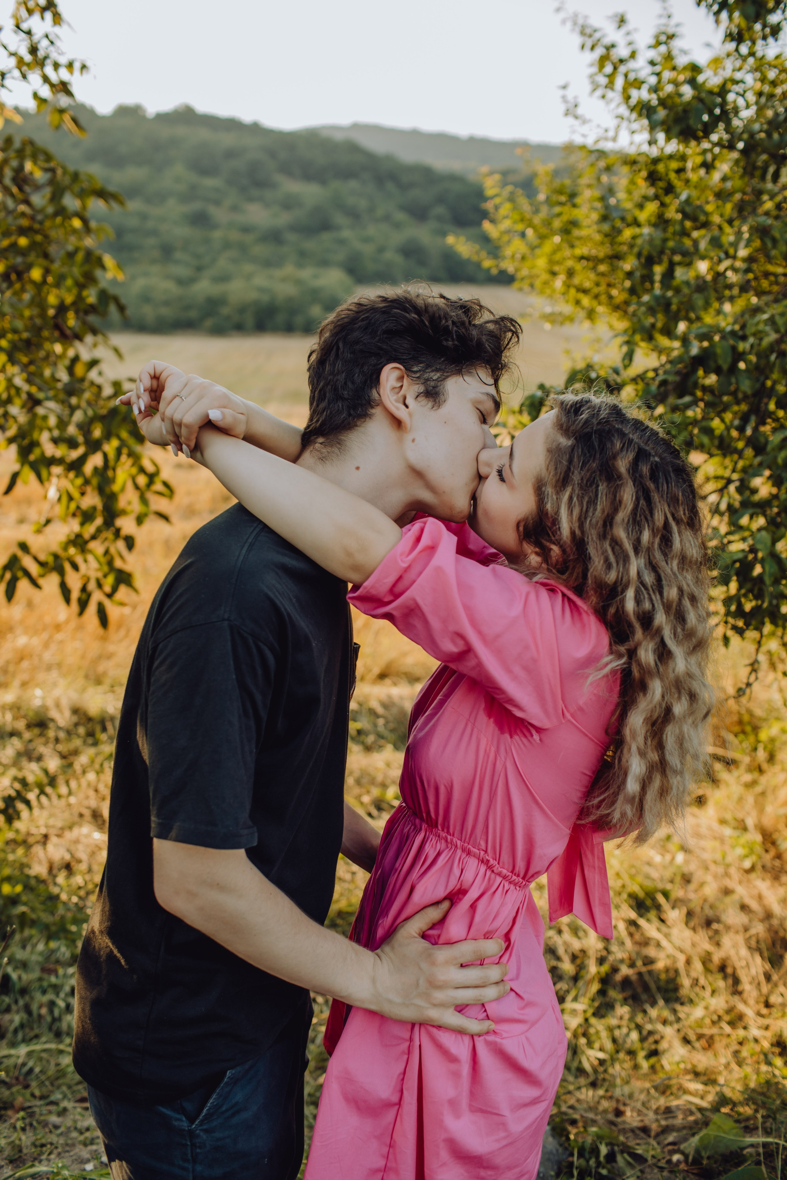 Raul & Larisa. Wedding & couple photographer from Romania Rut Vetan