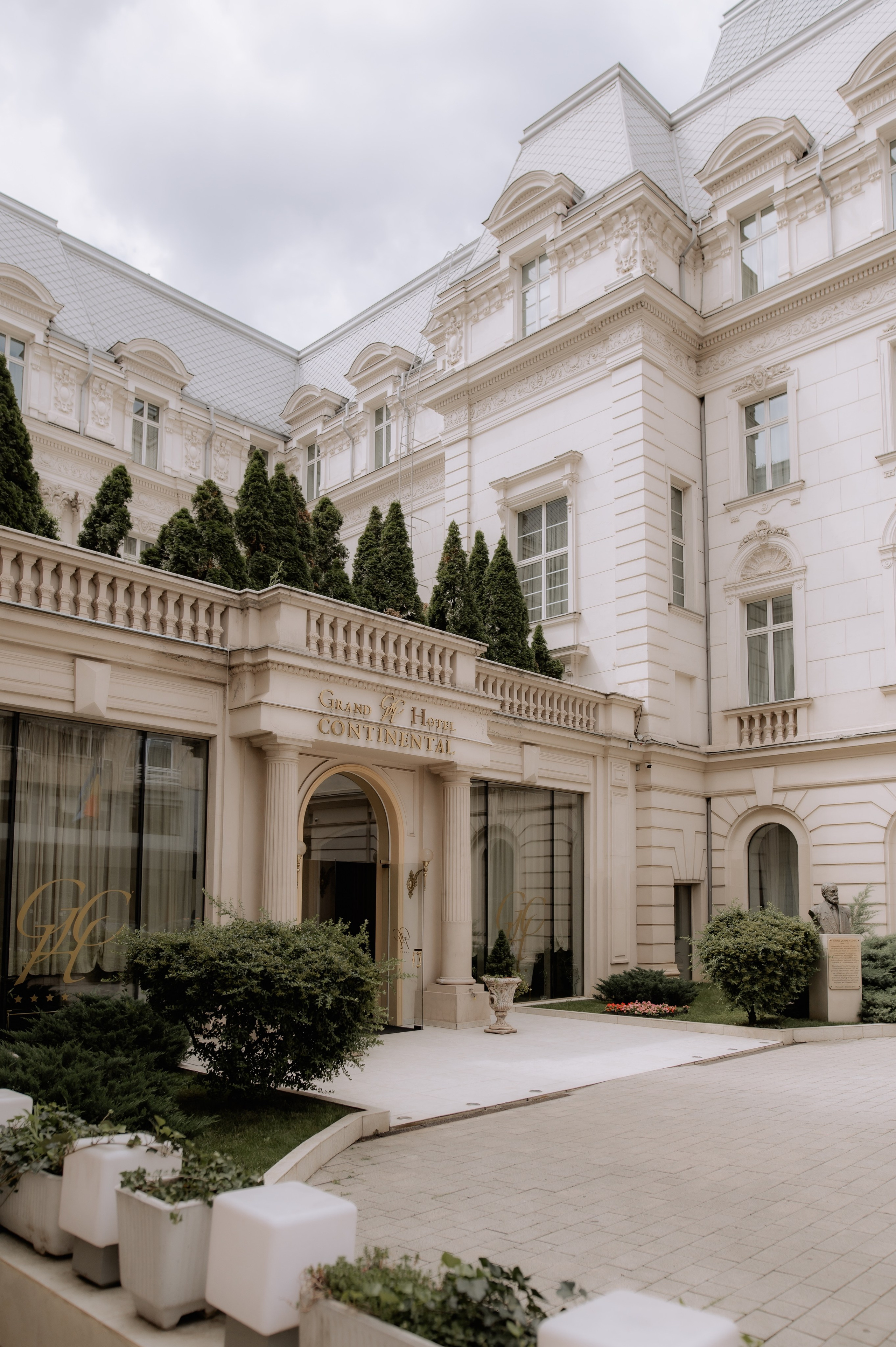 Fotograf Nunta Bucuresti la Baroque Events and Garden. Proud Vision Weddings | Wedding Photography & Film — Servicii profesionale Foto Video Nunta Iasi